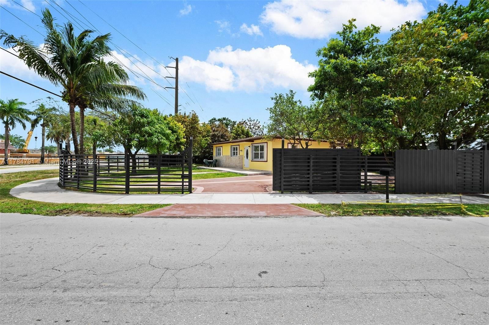 Real estate property located at 31600 187th Ave, Miami-dade, Replat Of Portion Of Flor, Homestead, FL