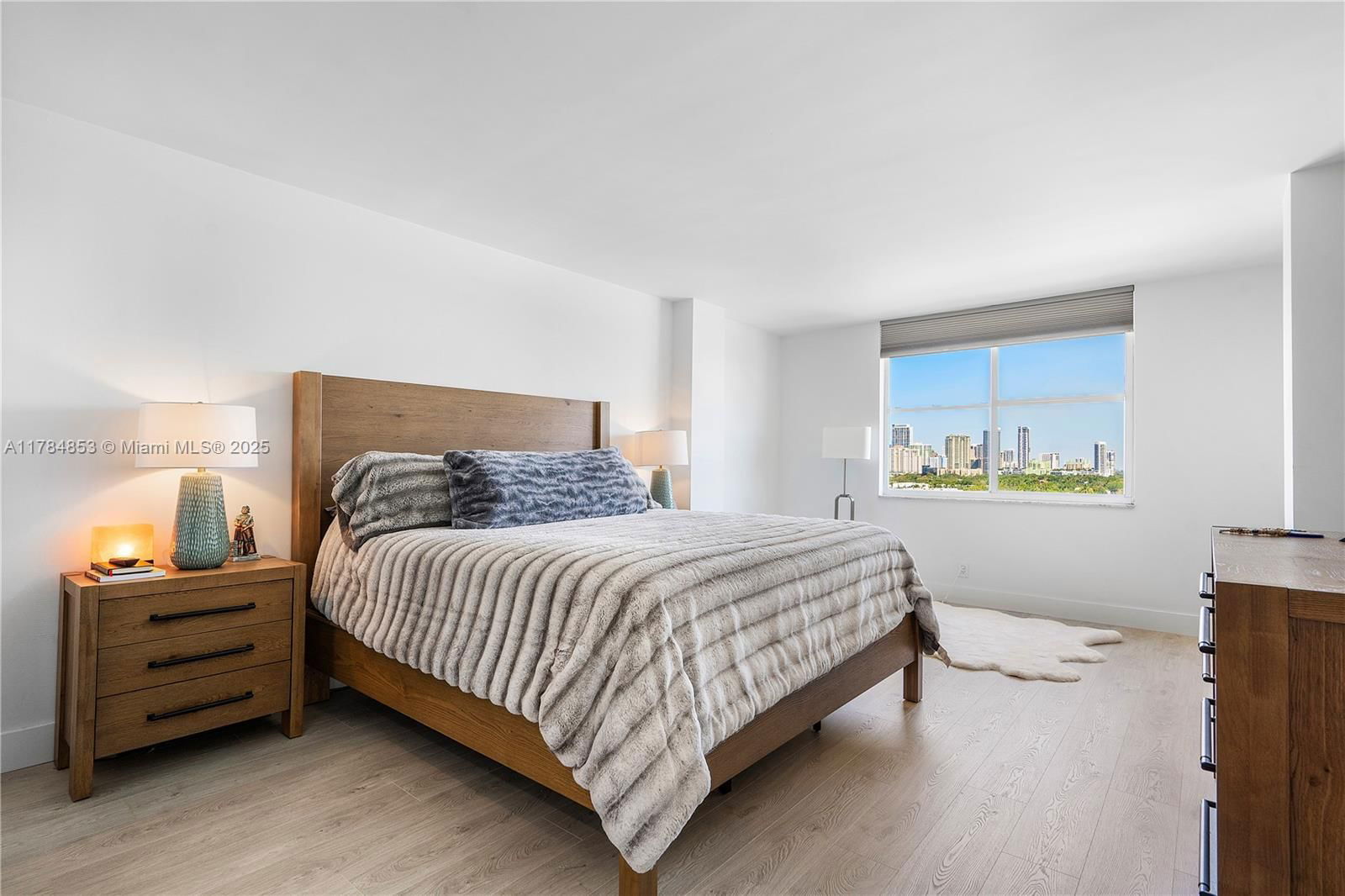 Real estate property located at 1625 10th Ave #1002, Broward, Runaway Bay Condo, Fort Lauderdale, FL