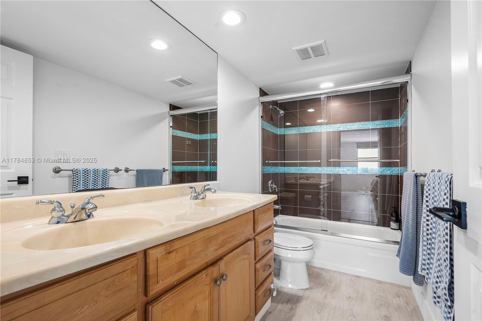Real estate property located at 1625 10th Ave #1002, Broward, Runaway Bay Condo, Fort Lauderdale, FL