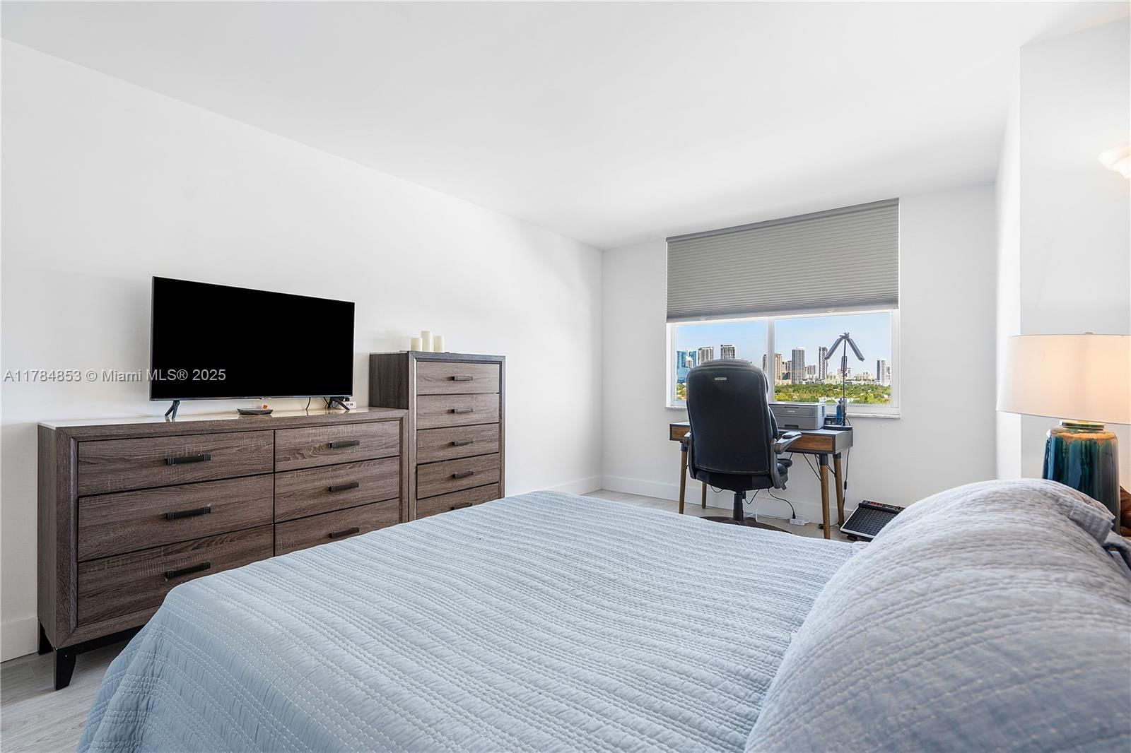 Real estate property located at 1625 10th Ave #1002, Broward, Runaway Bay Condo, Fort Lauderdale, FL