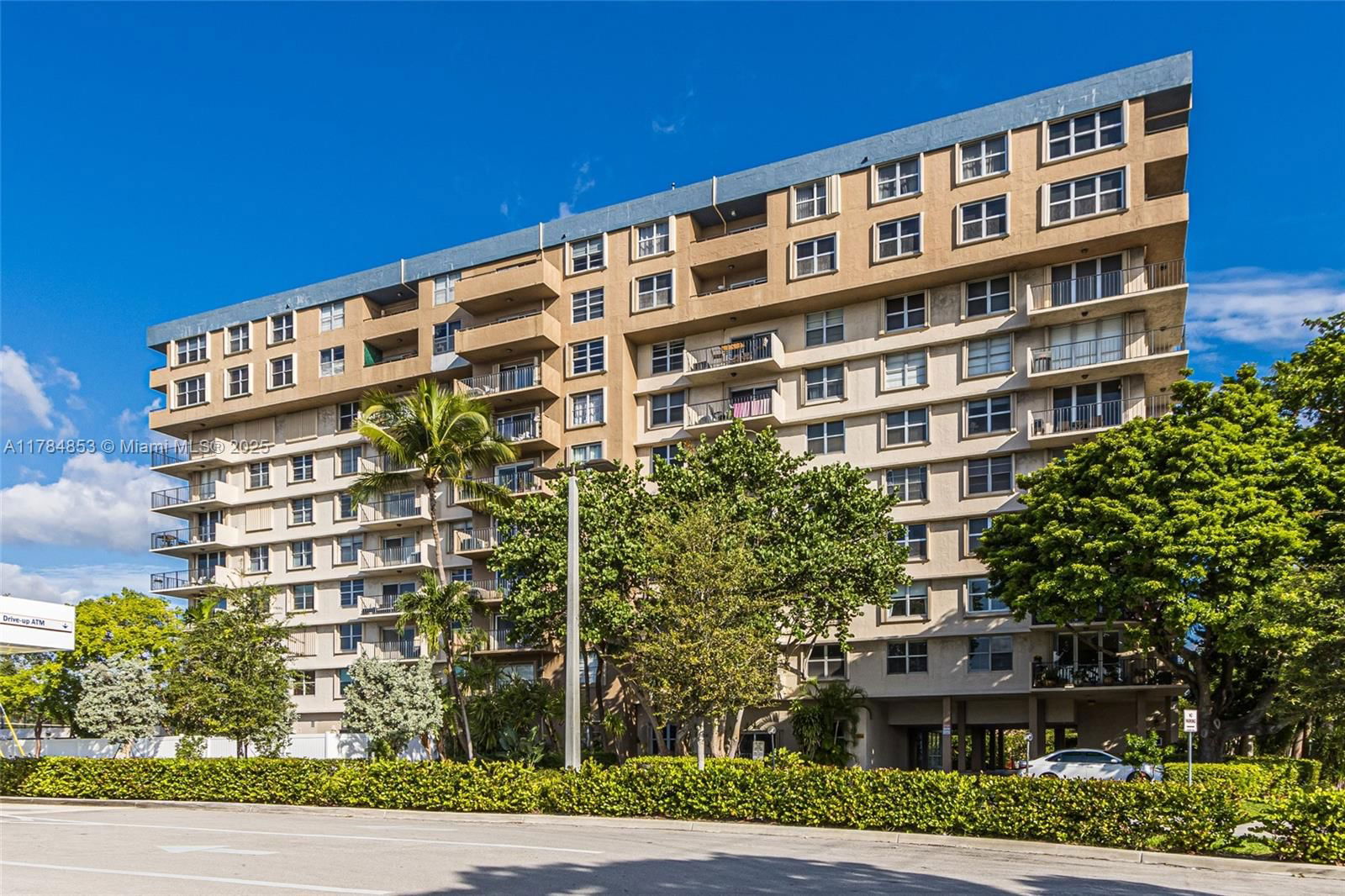 Real estate property located at 1625 10th Ave #1002, Broward, Runaway Bay Condo, Fort Lauderdale, FL