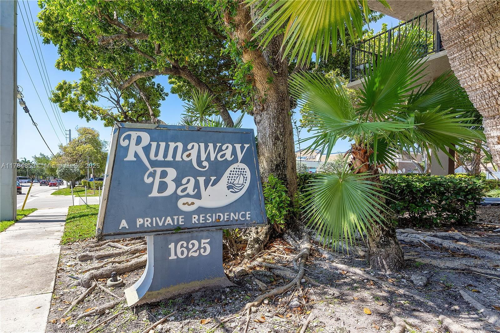 Real estate property located at 1625 10th Ave #1002, Broward, Runaway Bay Condo, Fort Lauderdale, FL