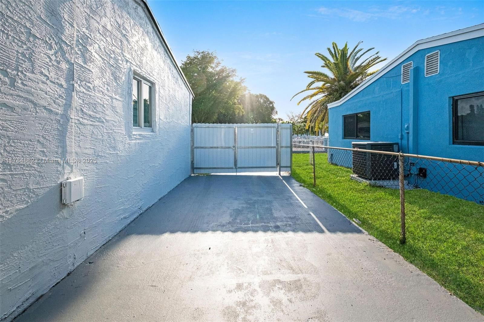 Real estate property located at 6811 28th Ave, Miami-dade, Gladeview, Miami, FL