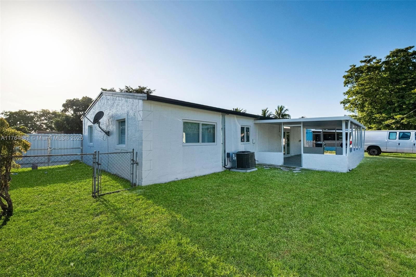 Real estate property located at 6811 28th Ave, Miami-dade, Gladeview, Miami, FL