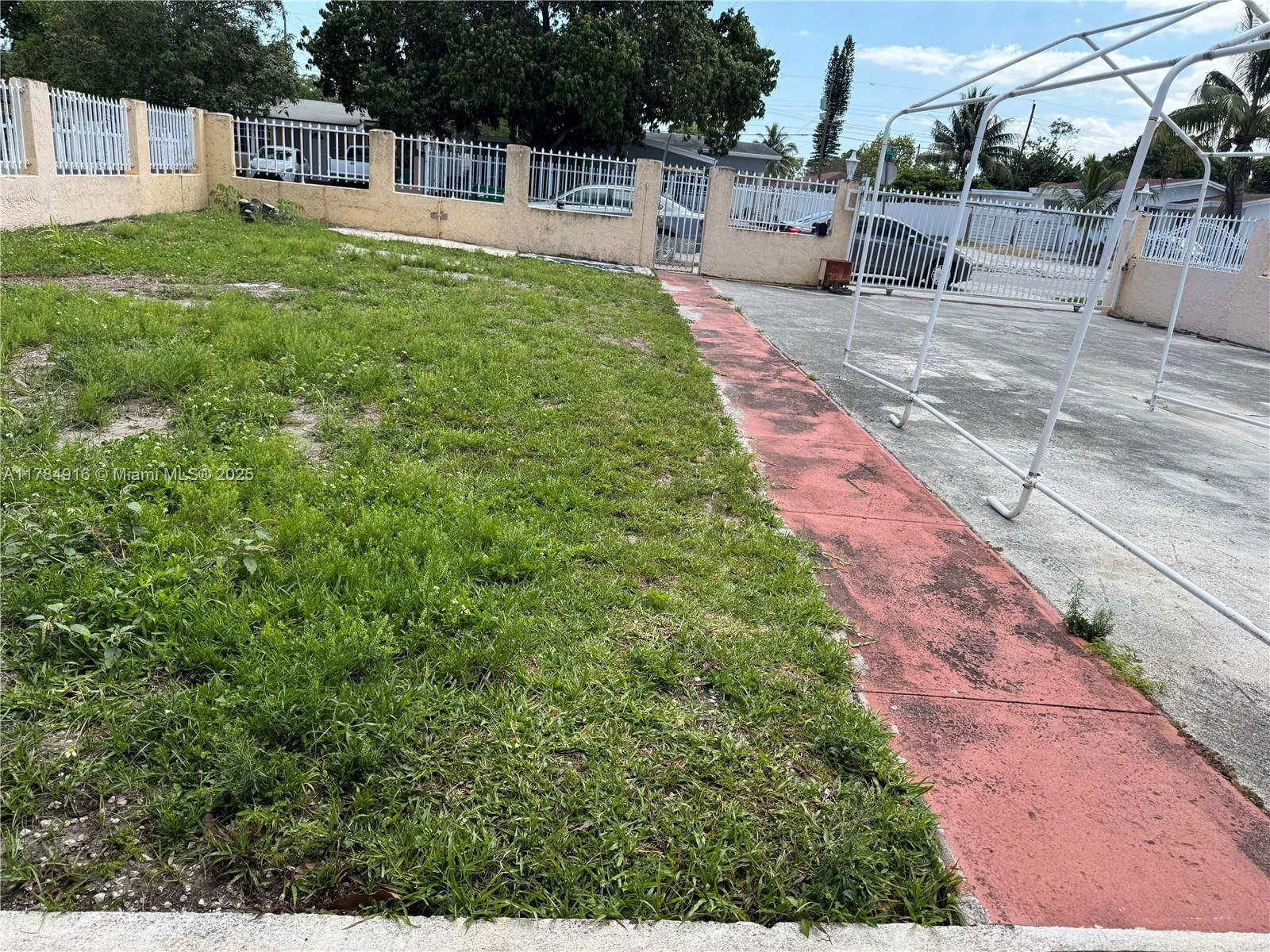 Real estate property located at 3041 95th Ter, Miami-dade, The Tropics Amd, Miami, FL
