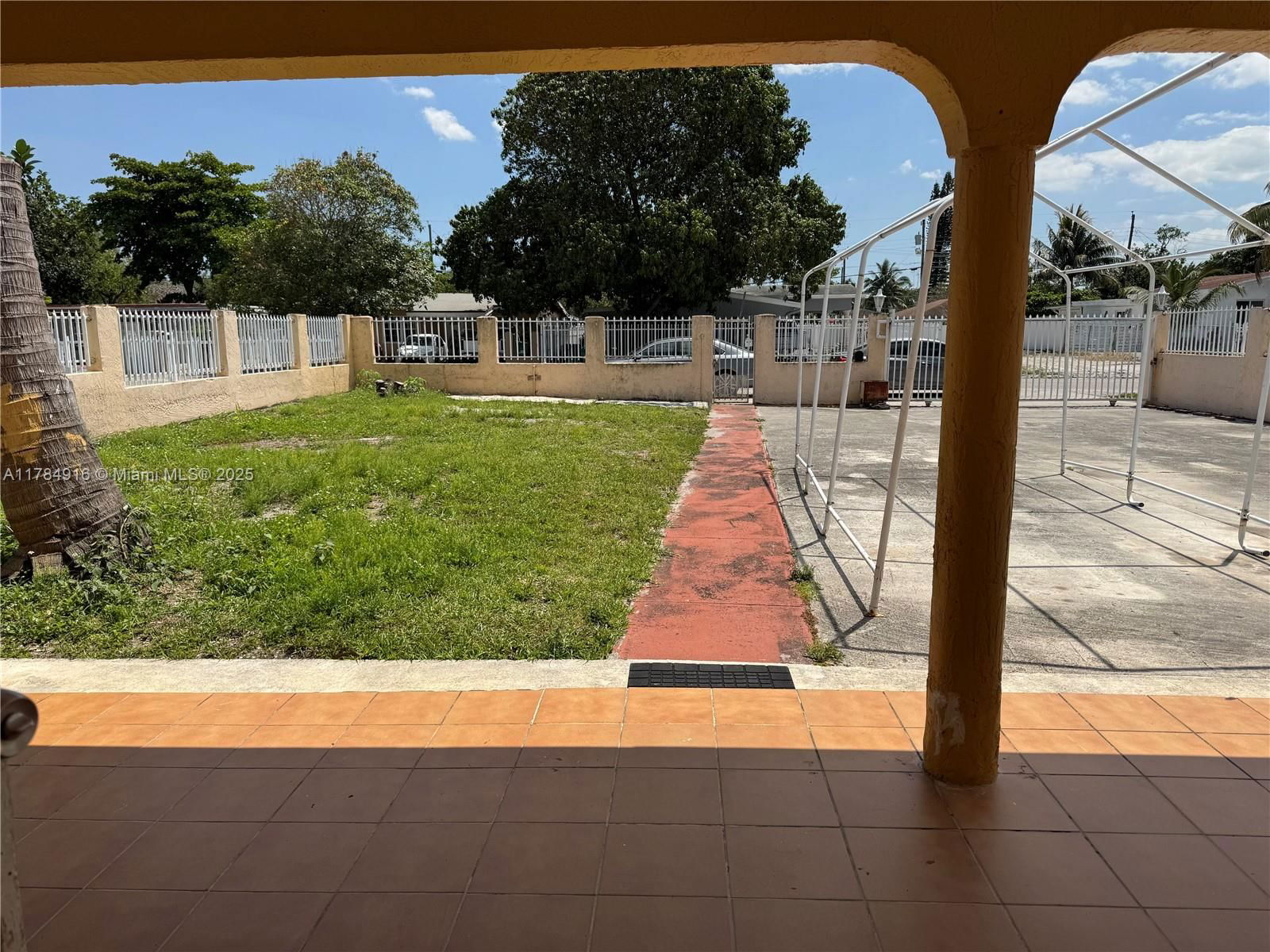 Real estate property located at 3041 95th Ter, Miami-dade, The Tropics Amd, Miami, FL