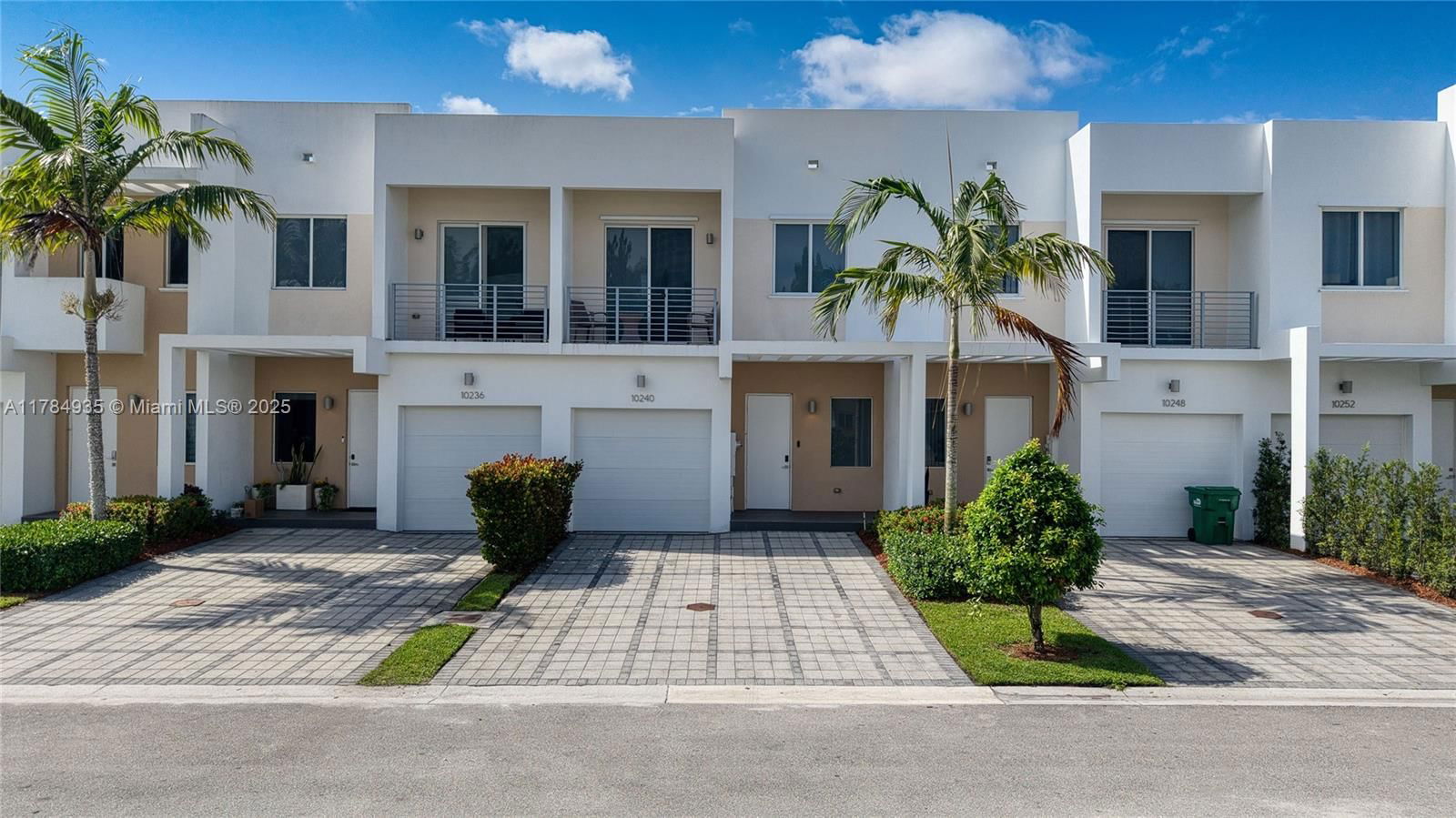 Real estate property located at 10240 72nd Ter, Miami-dade, Doral Palms North, Doral, FL
