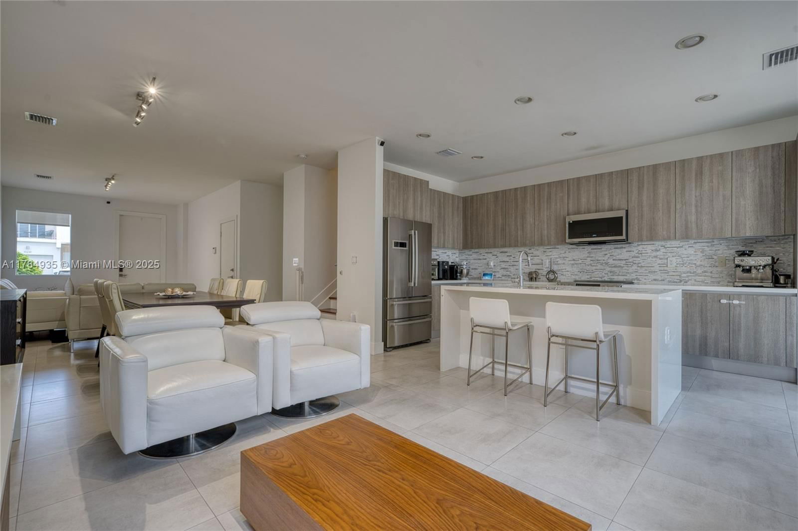 Real estate property located at 10240 72nd Ter, Miami-dade, Doral Palms North, Doral, FL