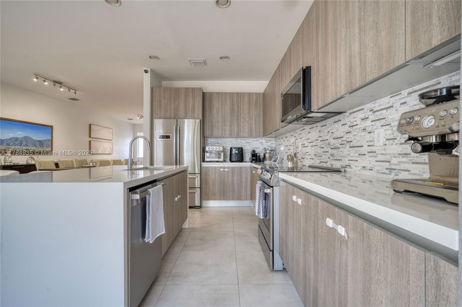 Real estate property located at 10240 72nd Ter, Miami-dade, Doral Palms North, Doral, FL
