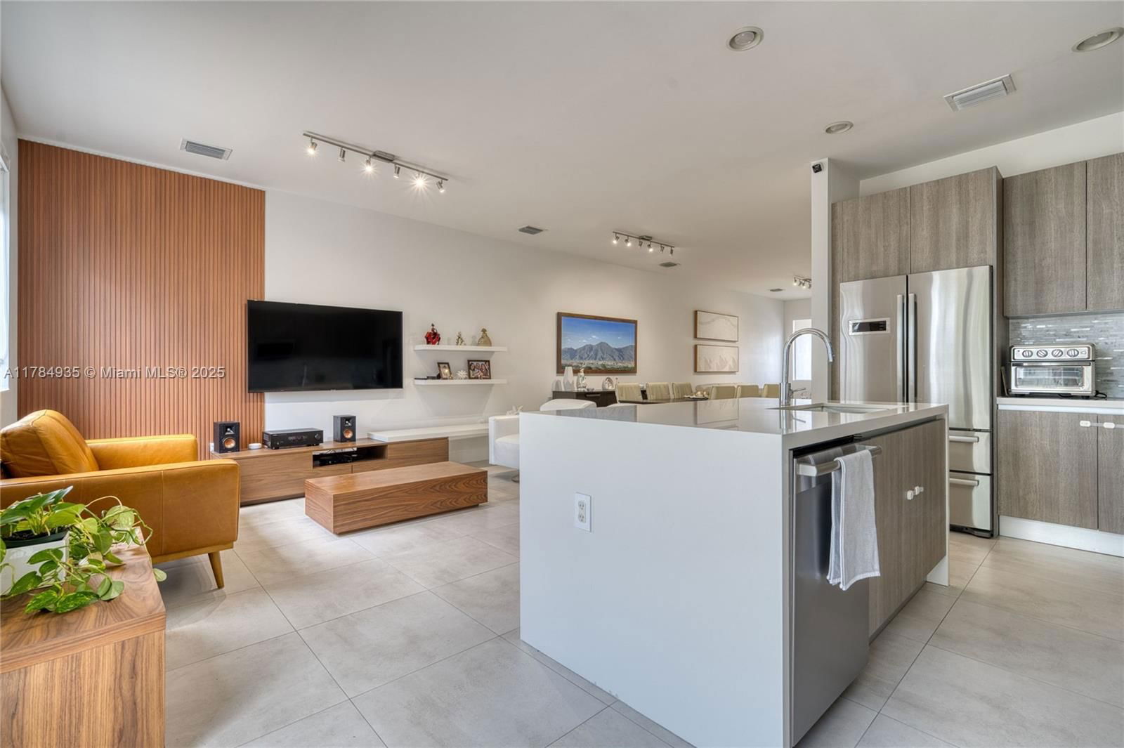 Real estate property located at 10240 72nd Ter, Miami-dade, Doral Palms North, Doral, FL