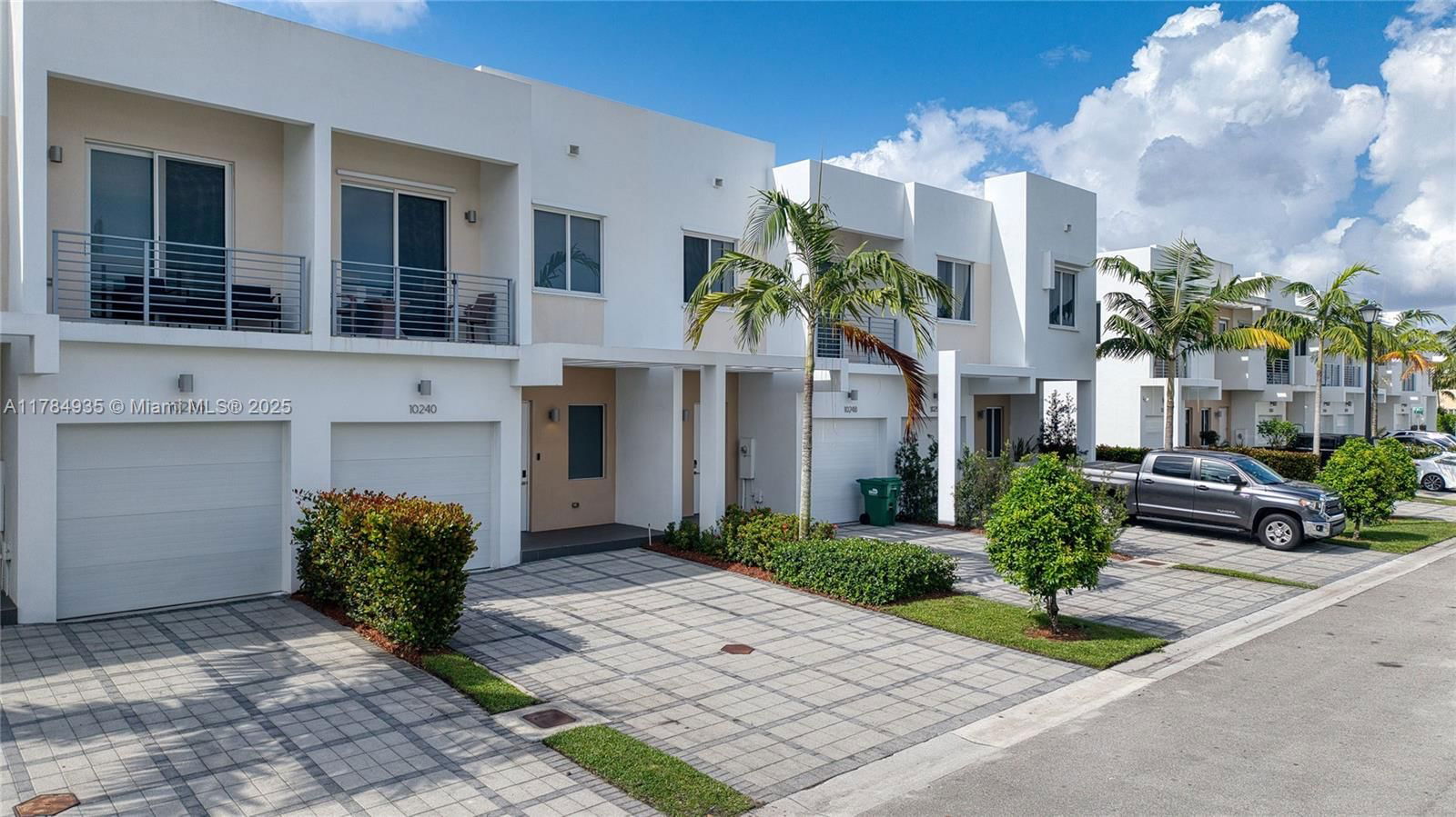 Real estate property located at 10240 72nd Ter, Miami-dade, Doral Palms North, Doral, FL