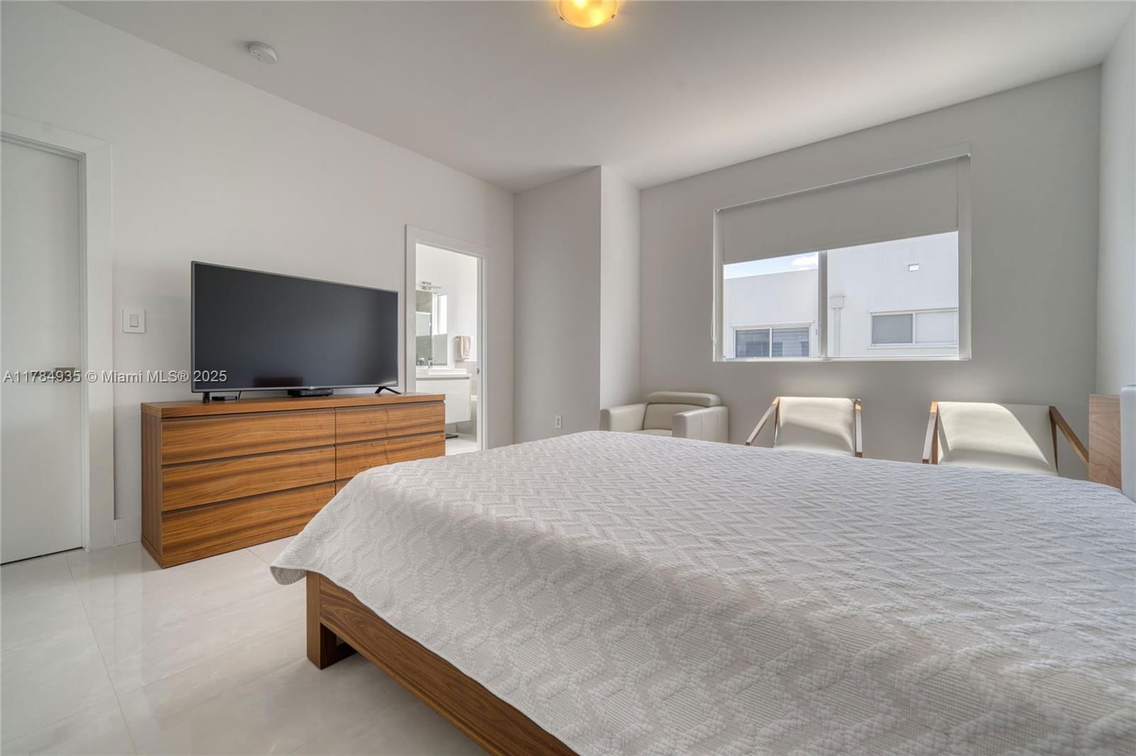 Real estate property located at 10240 72nd Ter, Miami-dade, Doral Palms North, Doral, FL