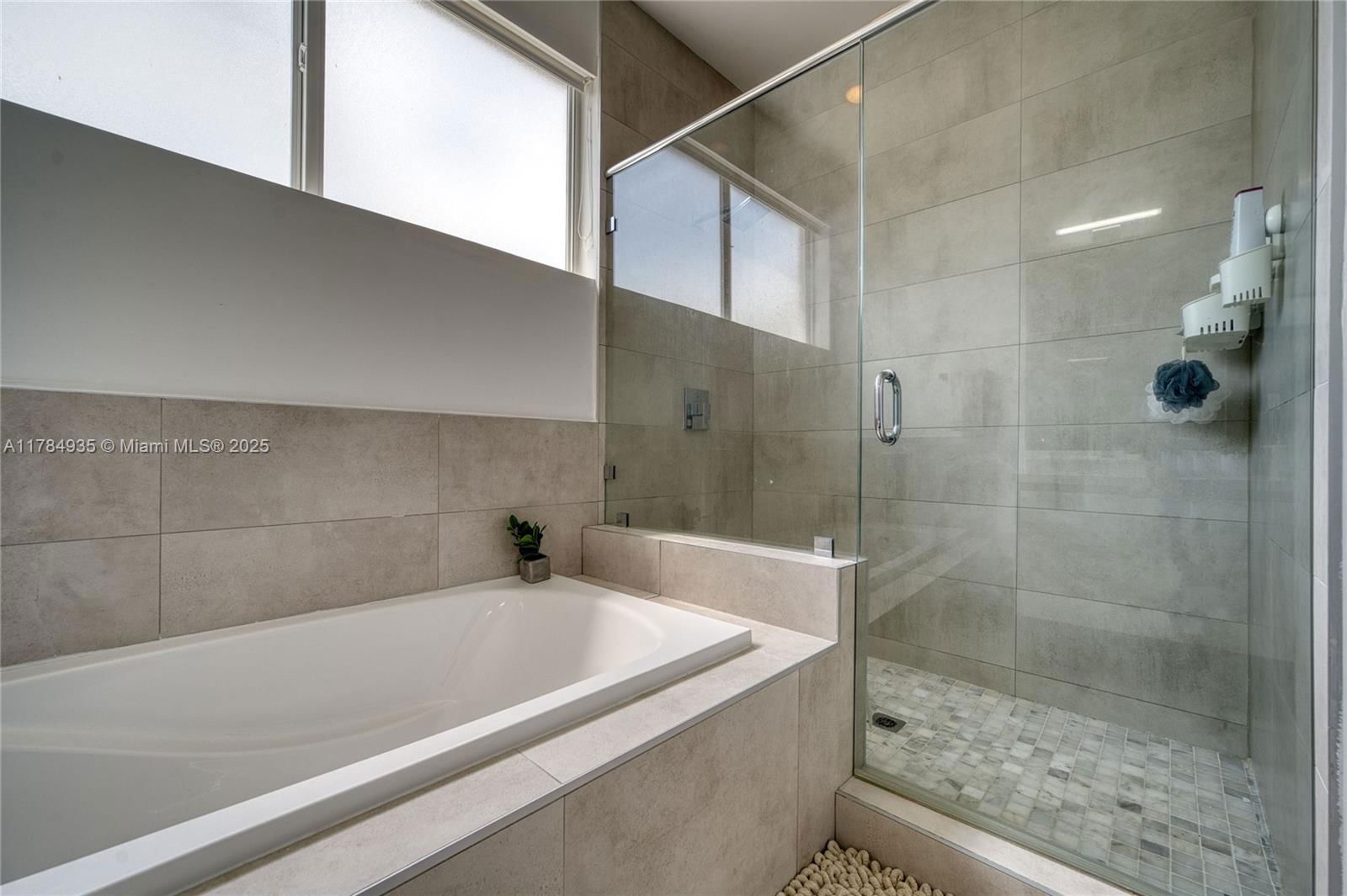 Real estate property located at 10240 72nd Ter, Miami-dade, Doral Palms North, Doral, FL
