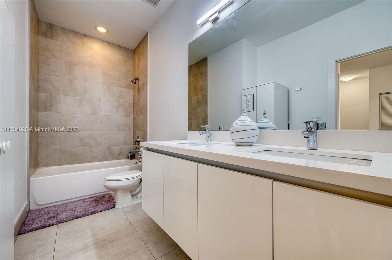 Real estate property located at 10240 72nd Ter, Miami-dade, Doral Palms North, Doral, FL