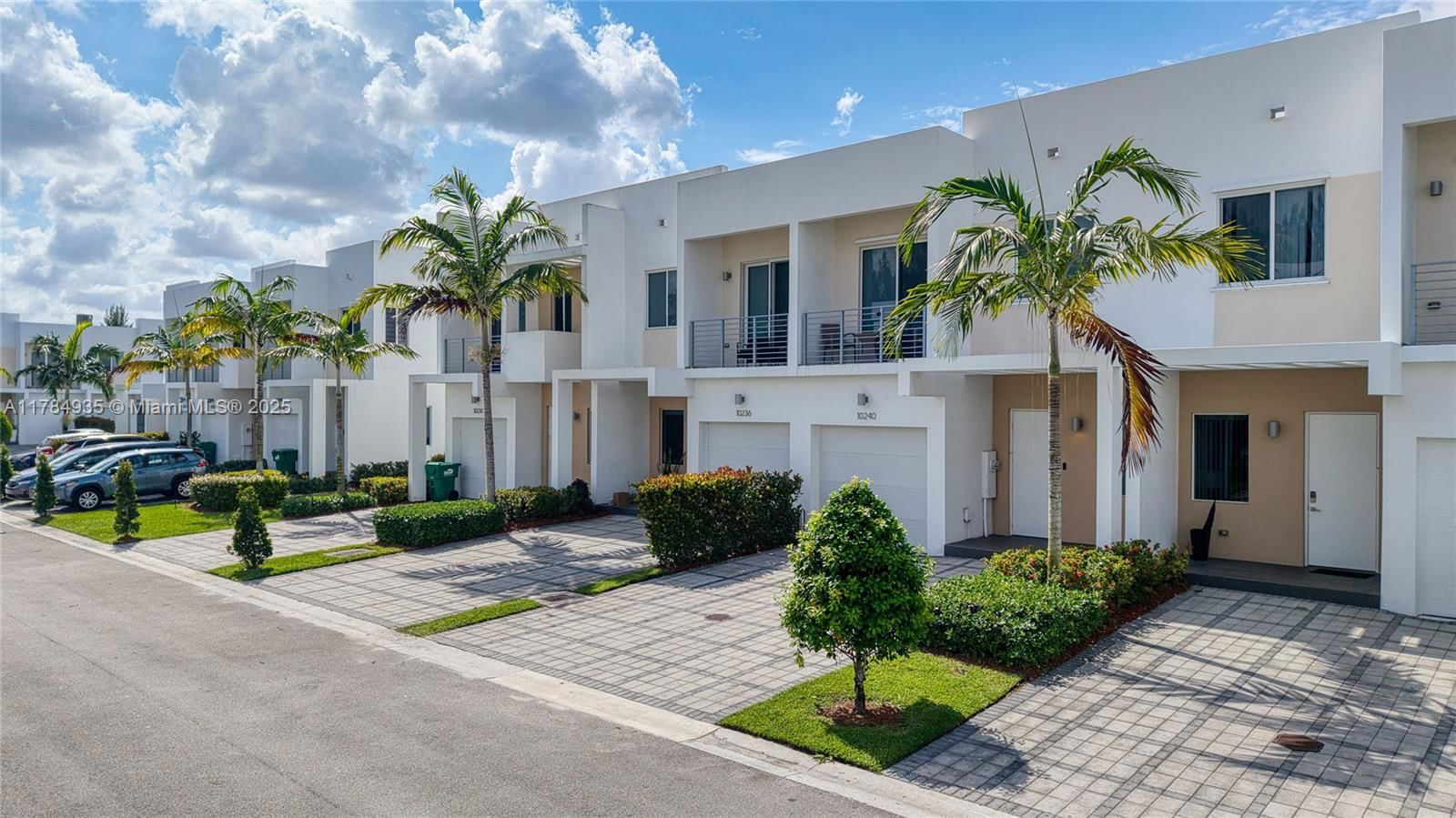 Real estate property located at 10240 72nd Ter, Miami-dade, Doral Palms North, Doral, FL