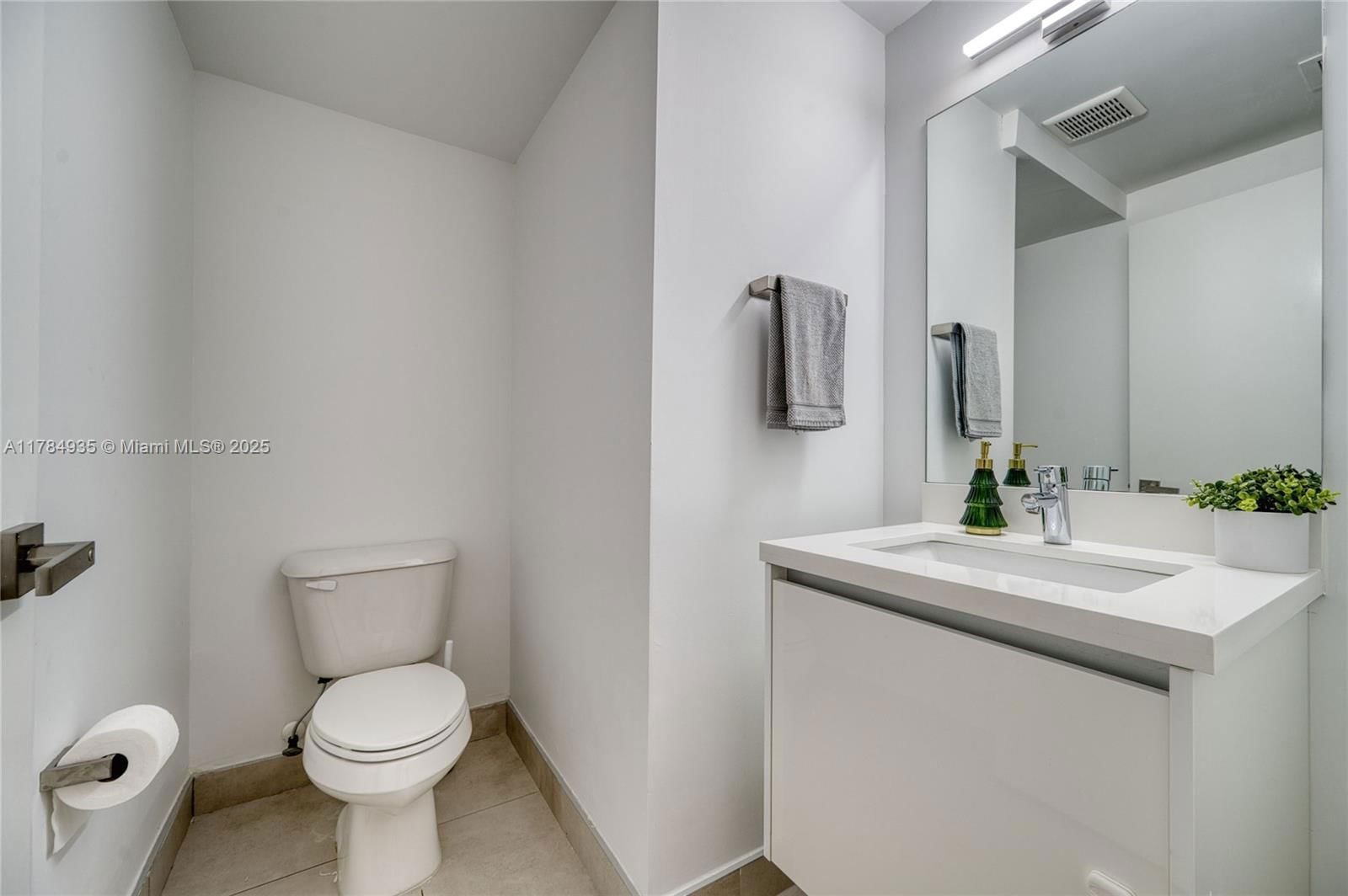 Real estate property located at 10240 72nd Ter, Miami-dade, Doral Palms North, Doral, FL