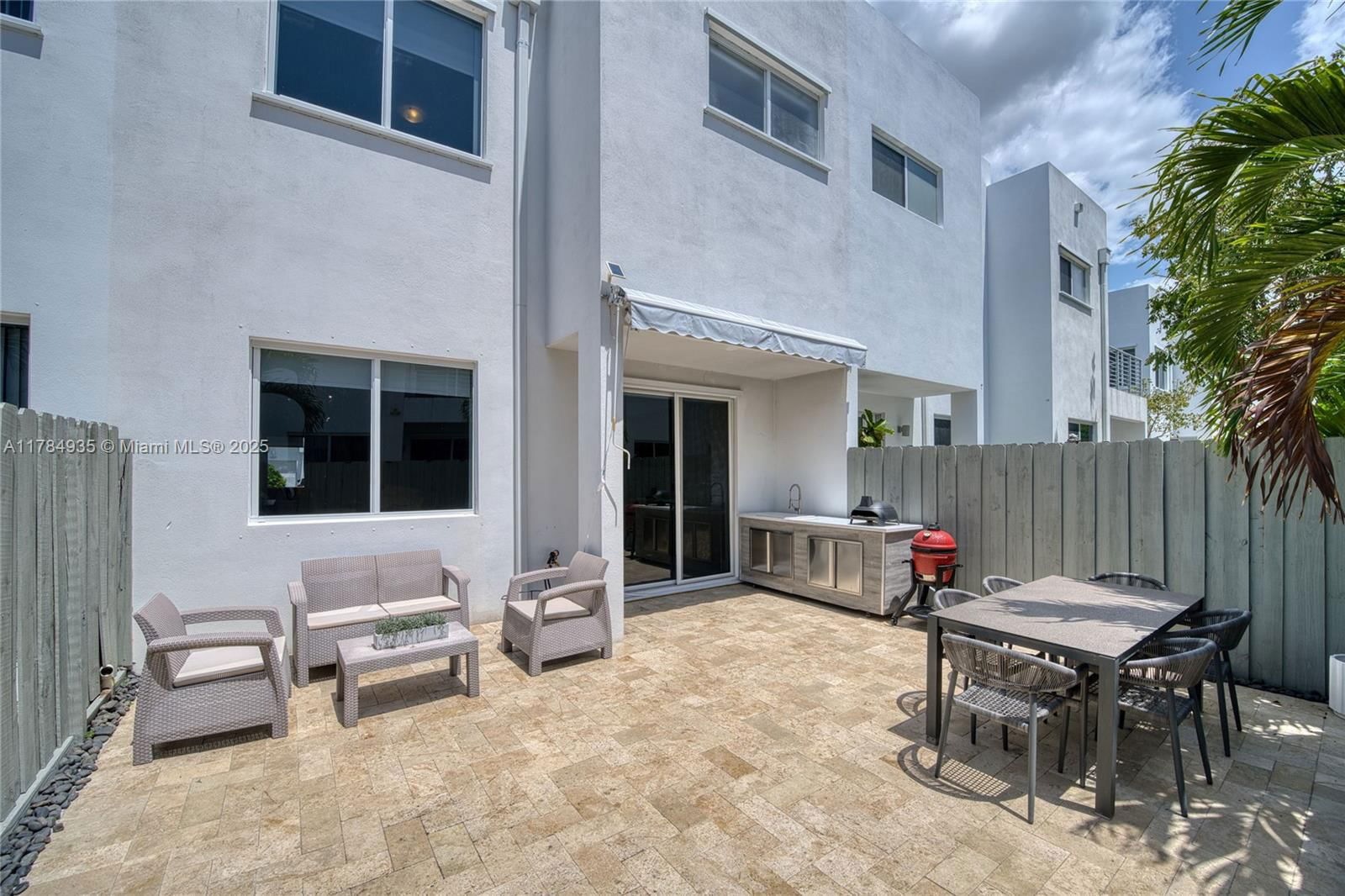 Real estate property located at 10240 72nd Ter, Miami-dade, Doral Palms North, Doral, FL