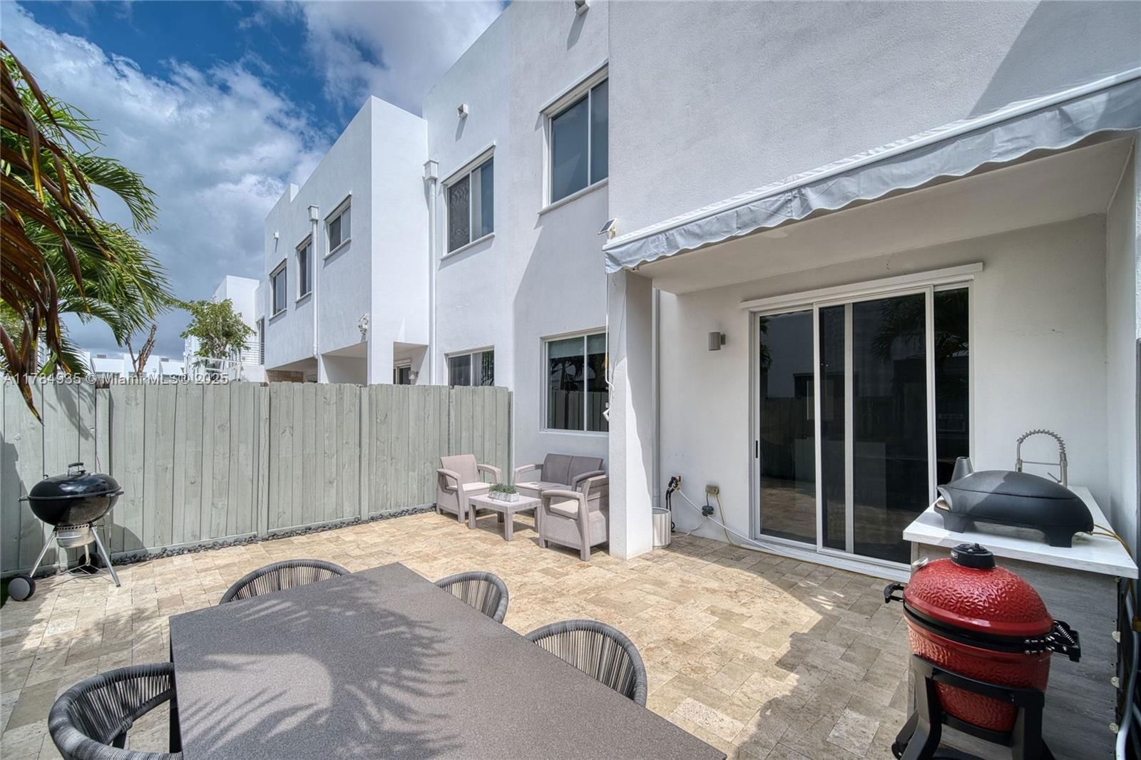 Real estate property located at 10240 72nd Ter, Miami-dade, Doral Palms North, Doral, FL