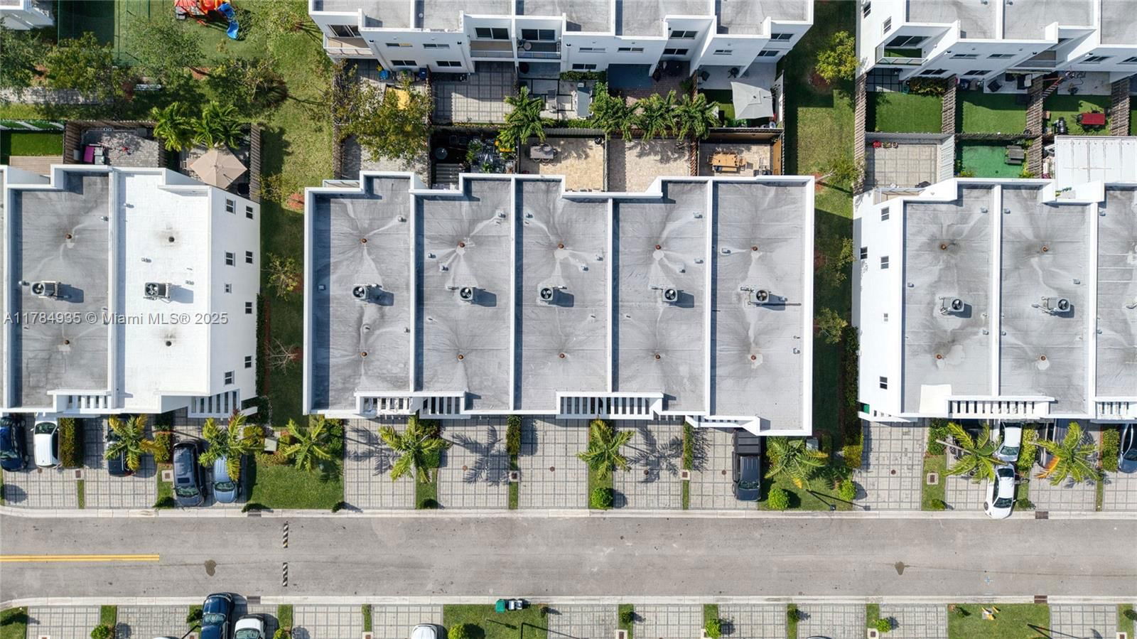 Real estate property located at 10240 72nd Ter, Miami-dade, Doral Palms North, Doral, FL