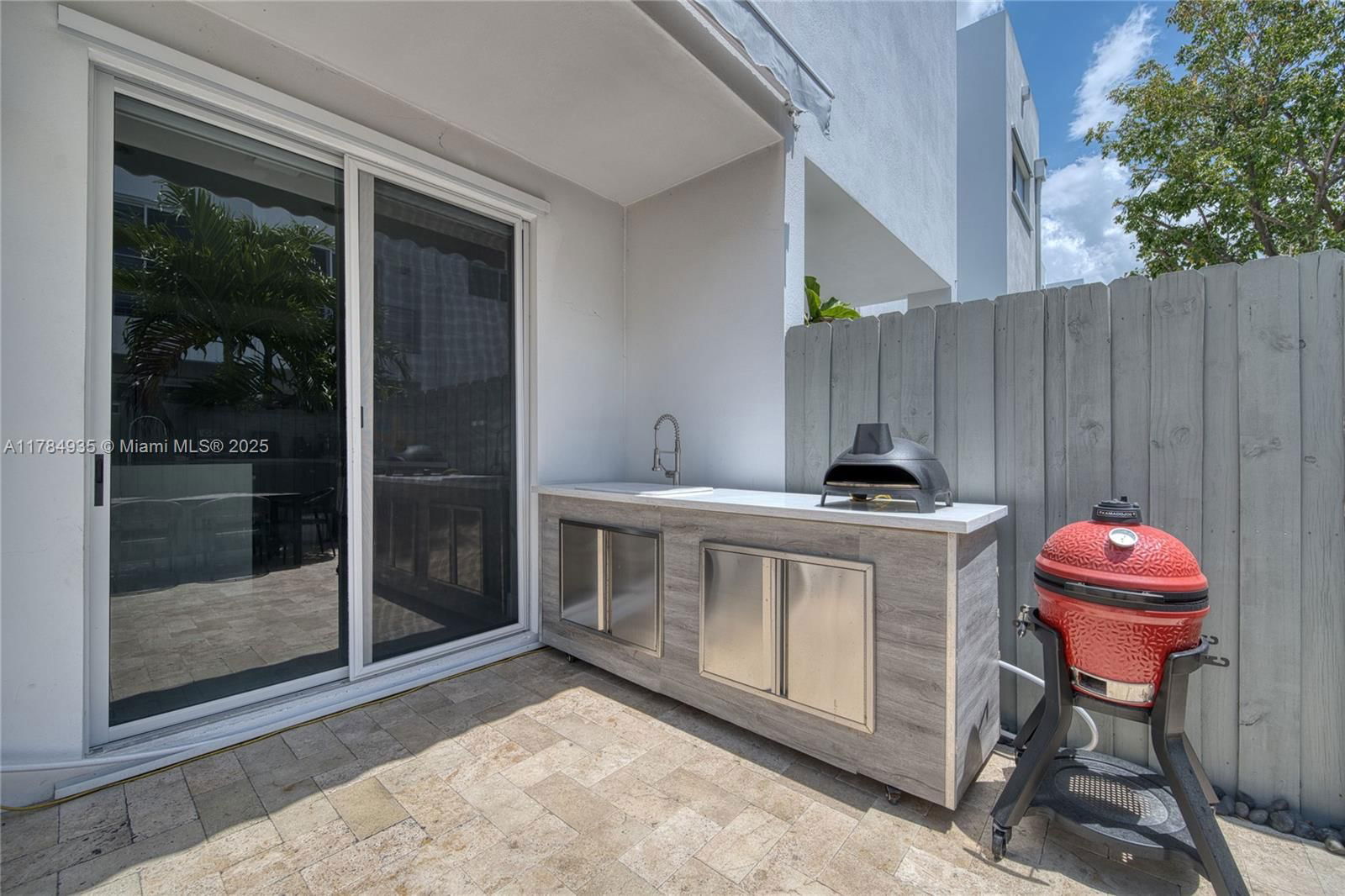 Real estate property located at 10240 72nd Ter, Miami-dade, Doral Palms North, Doral, FL
