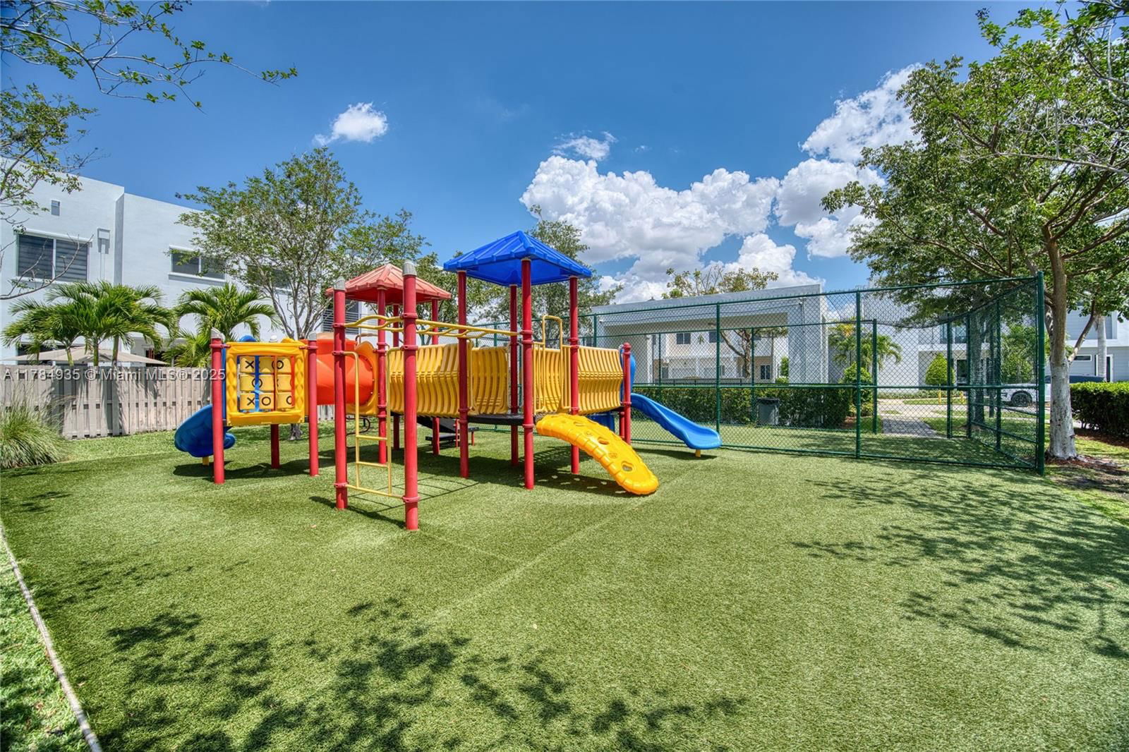 Real estate property located at 10240 72nd Ter, Miami-dade, Doral Palms North, Doral, FL
