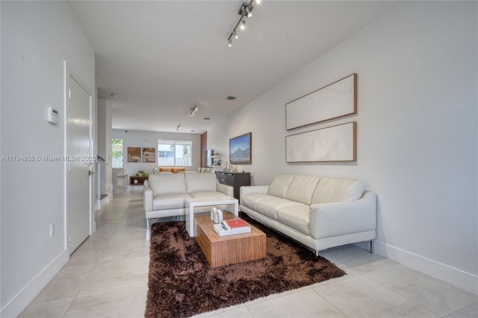 Real estate property located at 10240 72nd Ter, Miami-dade, Doral Palms North, Doral, FL