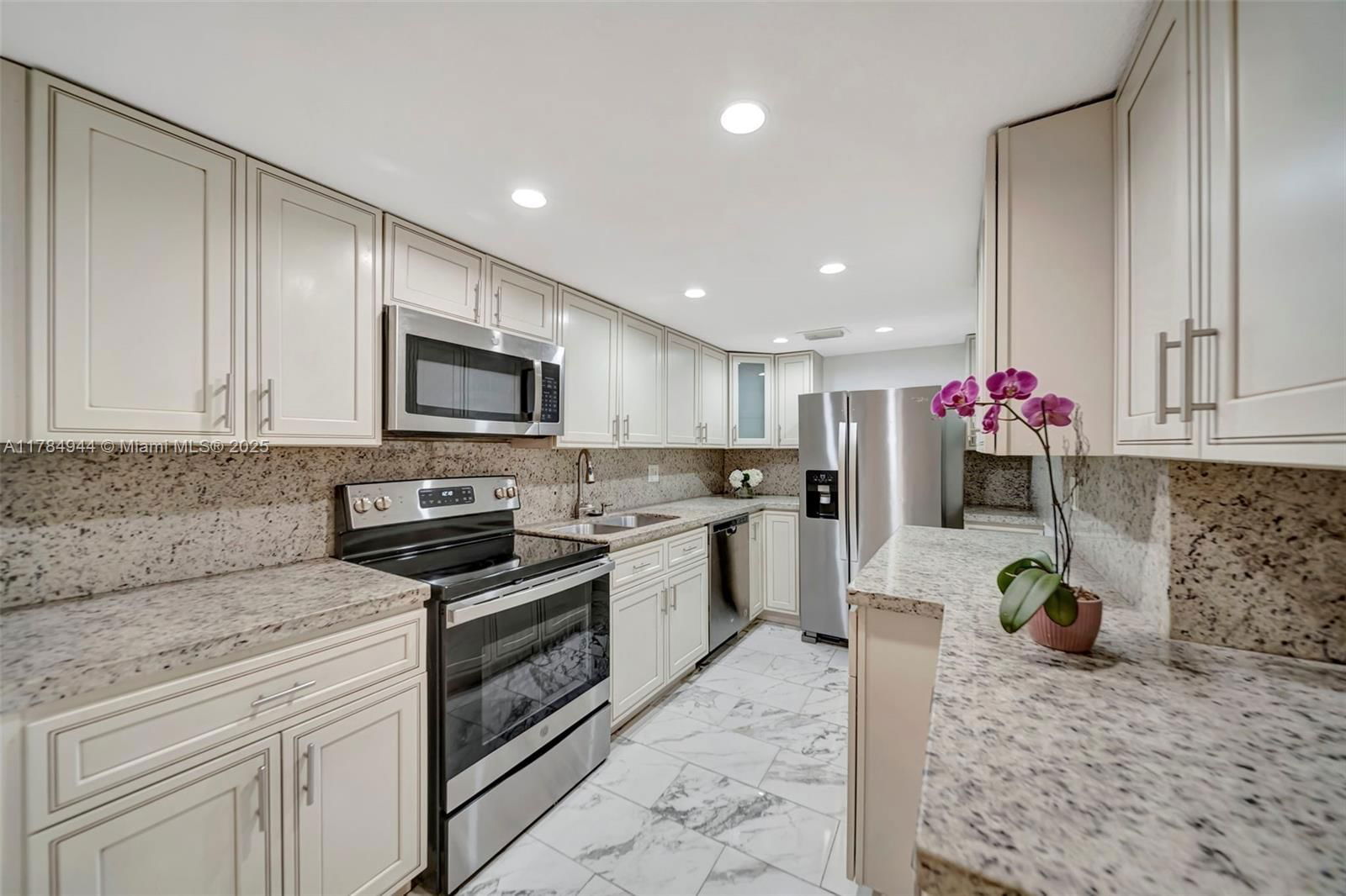 Real estate property located at 4165 66th Way #137, Broward, Brentwood Townhouse 4 Con, Davie, FL