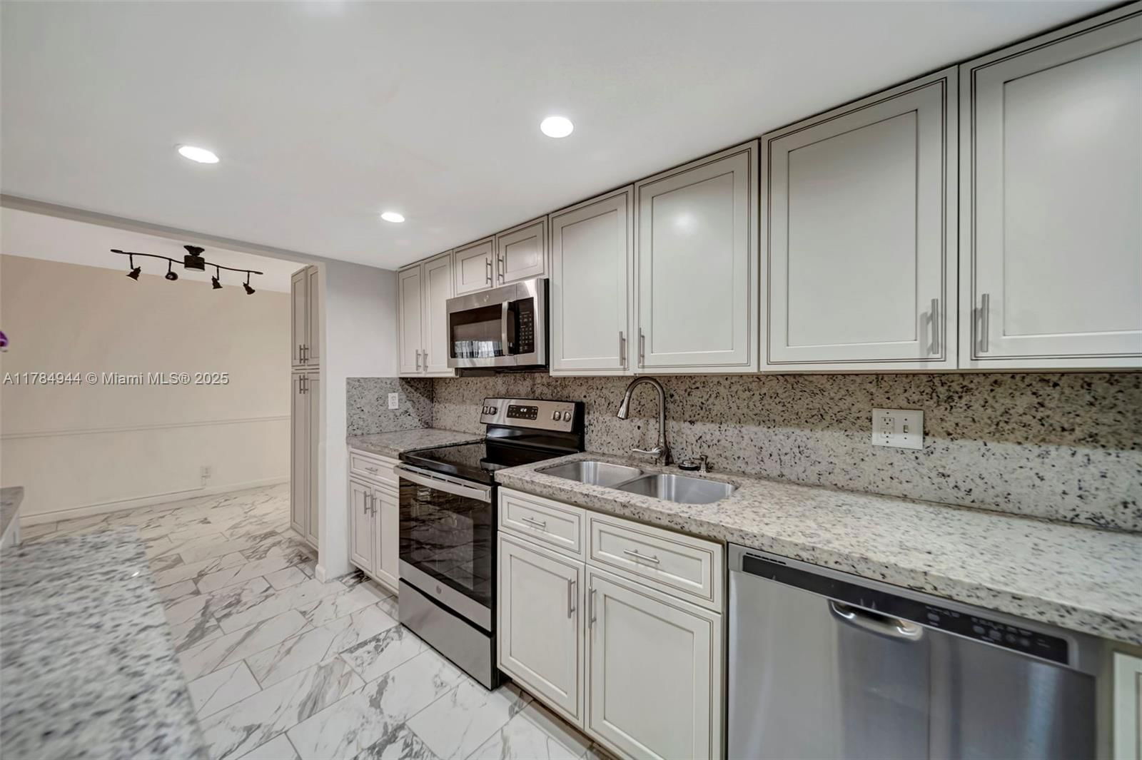 Real estate property located at 4165 66th Way #137, Broward, Brentwood Townhouse 4 Con, Davie, FL