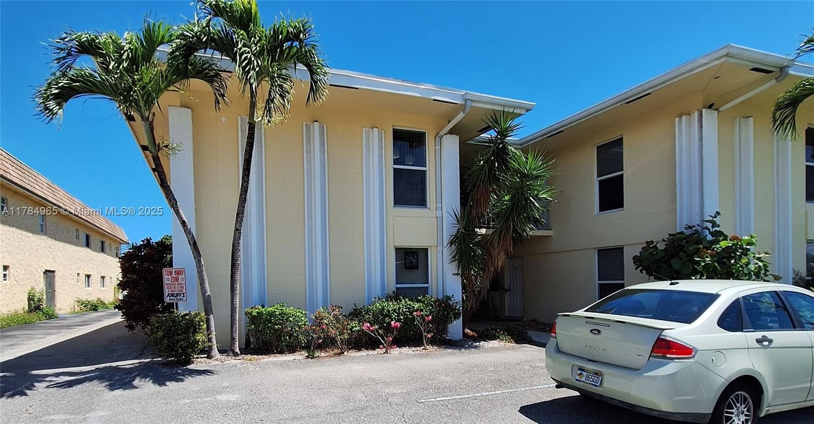 Real estate property located at 733 Hummingbird Way #6, Palm Beach, Regency Manor Condo, North Palm Beach, FL