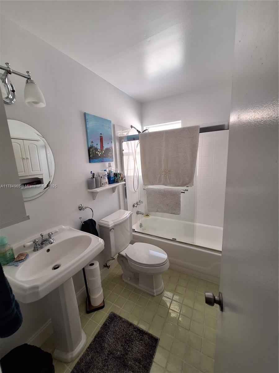 Real estate property located at 733 Hummingbird Way #6, Palm Beach, Regency Manor Condo, North Palm Beach, FL