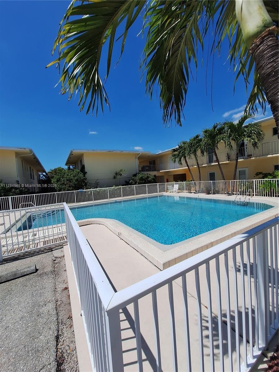 Real estate property located at 733 Hummingbird Way #6, Palm Beach, Regency Manor Condo, North Palm Beach, FL