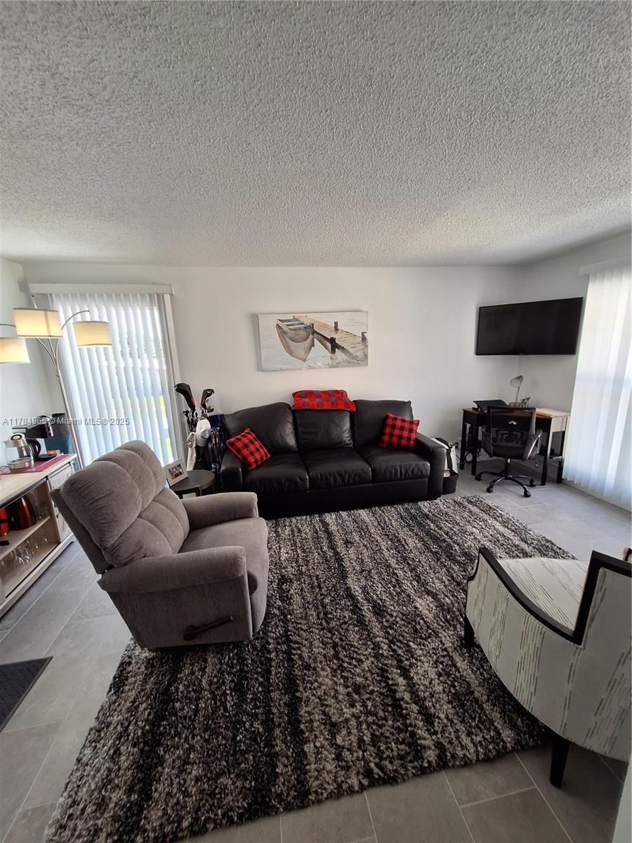 Real estate property located at 733 Hummingbird Way #6, Palm Beach, Regency Manor Condo, North Palm Beach, FL