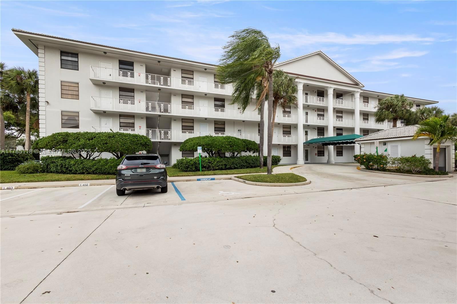 Real estate property located at 3635 Whitehall Dr #401, Palm Beach, Whitehall Condo Of The La, West Palm Beach, FL