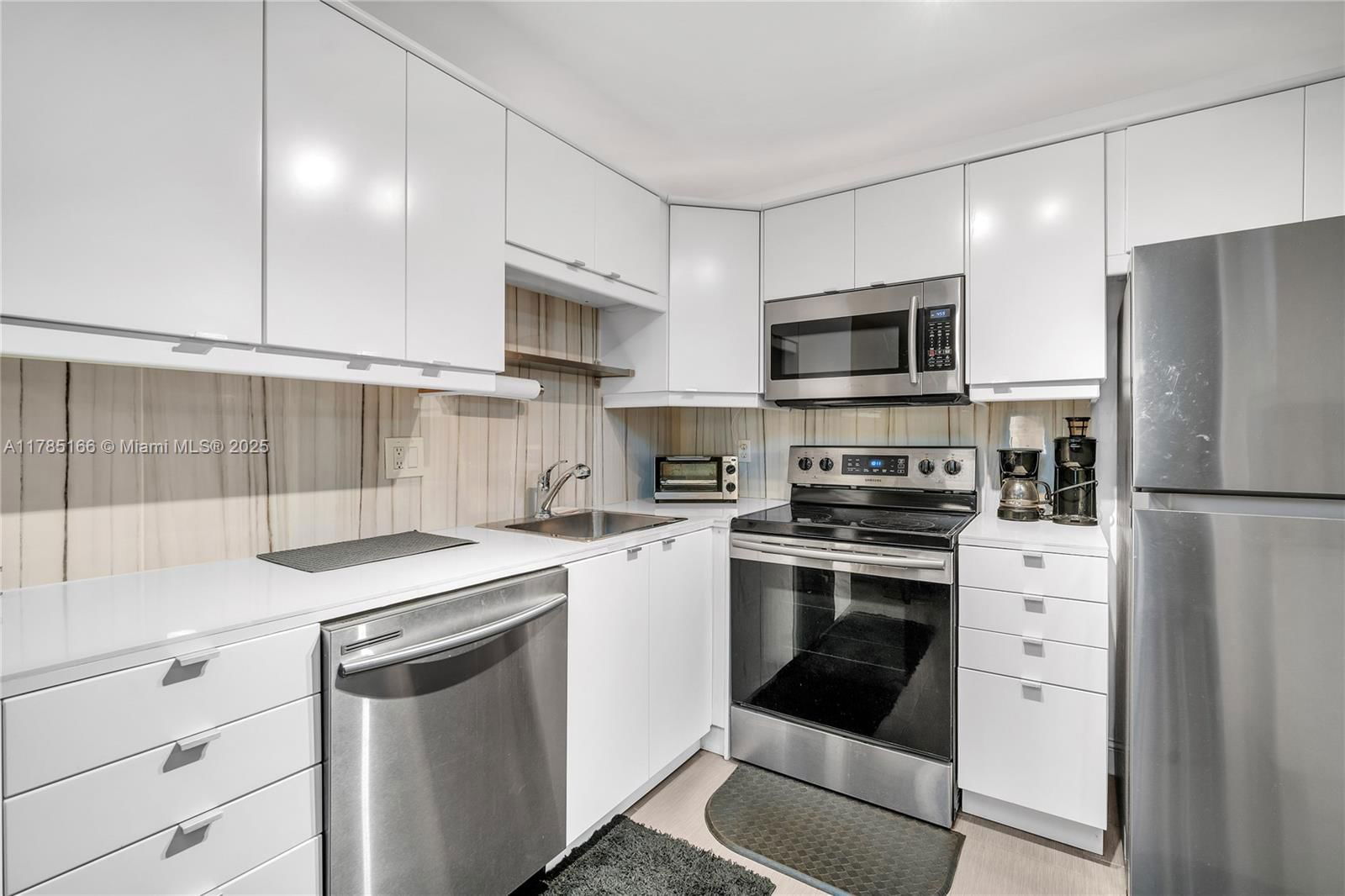 Real estate property located at 257 Cypress Rd #416, Broward, Barcelona Condo North Bld, Pompano Beach, FL