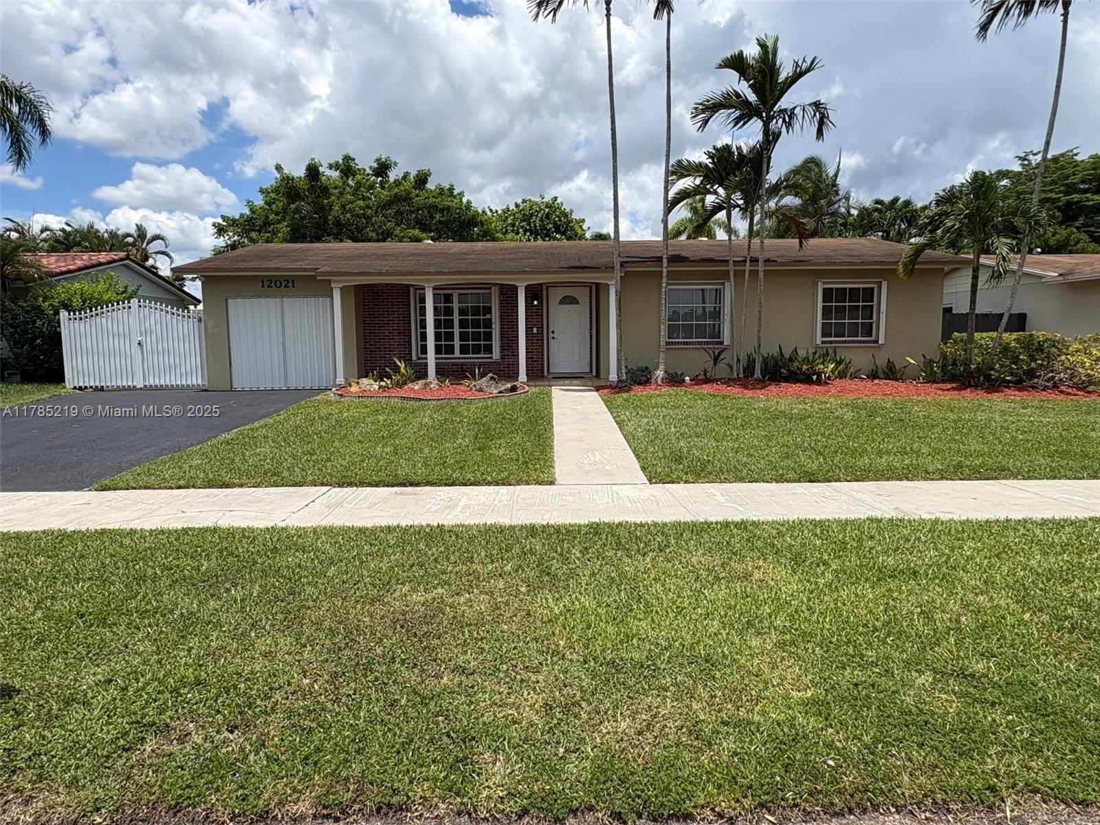 Real estate property located at 12021 119th St, Miami-dade, Devon-aire Estates Sec 5, Miami, FL