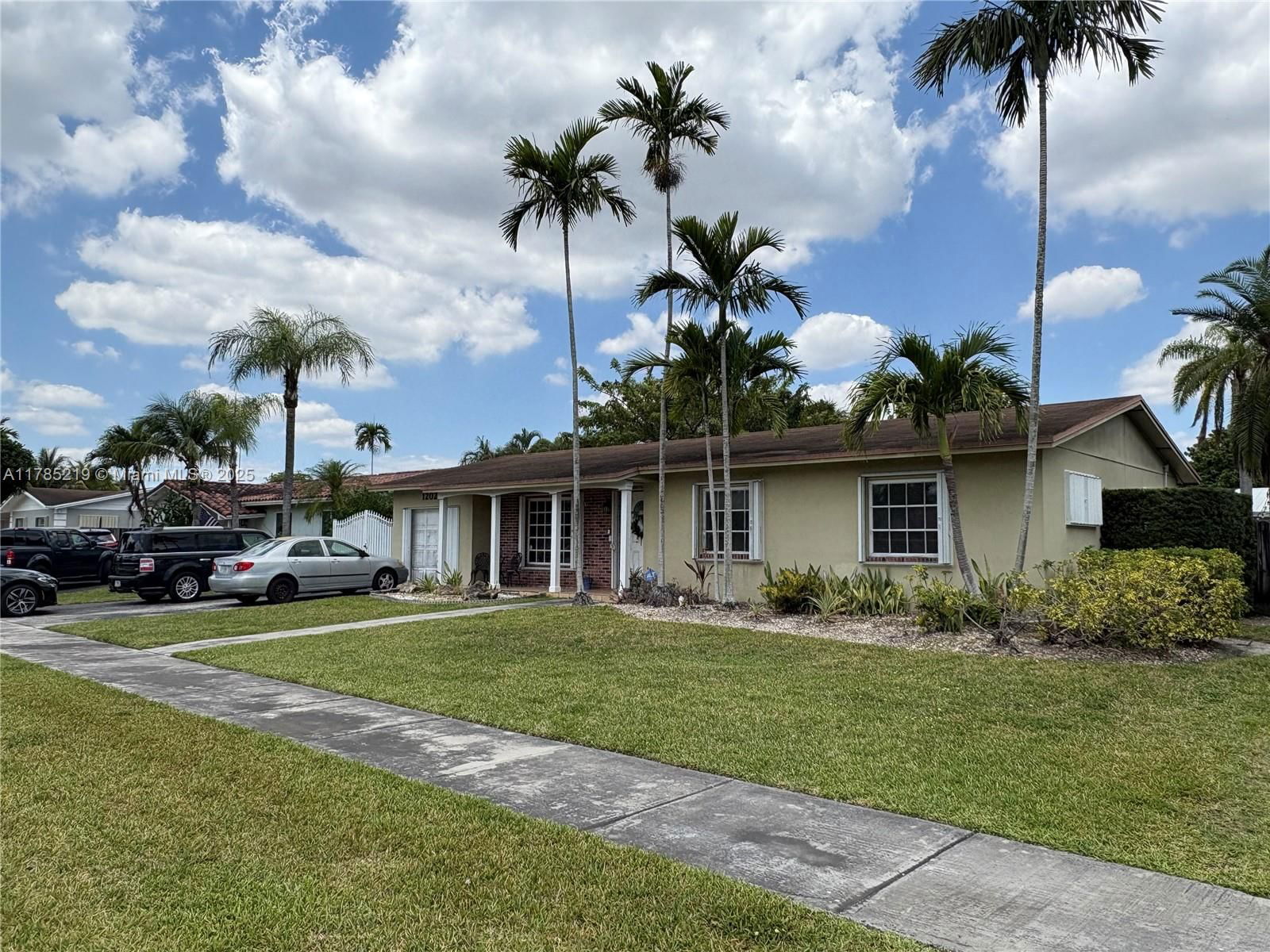 Real estate property located at 12021 119th St, Miami-dade, Devon-aire Estates Sec 5, Miami, FL