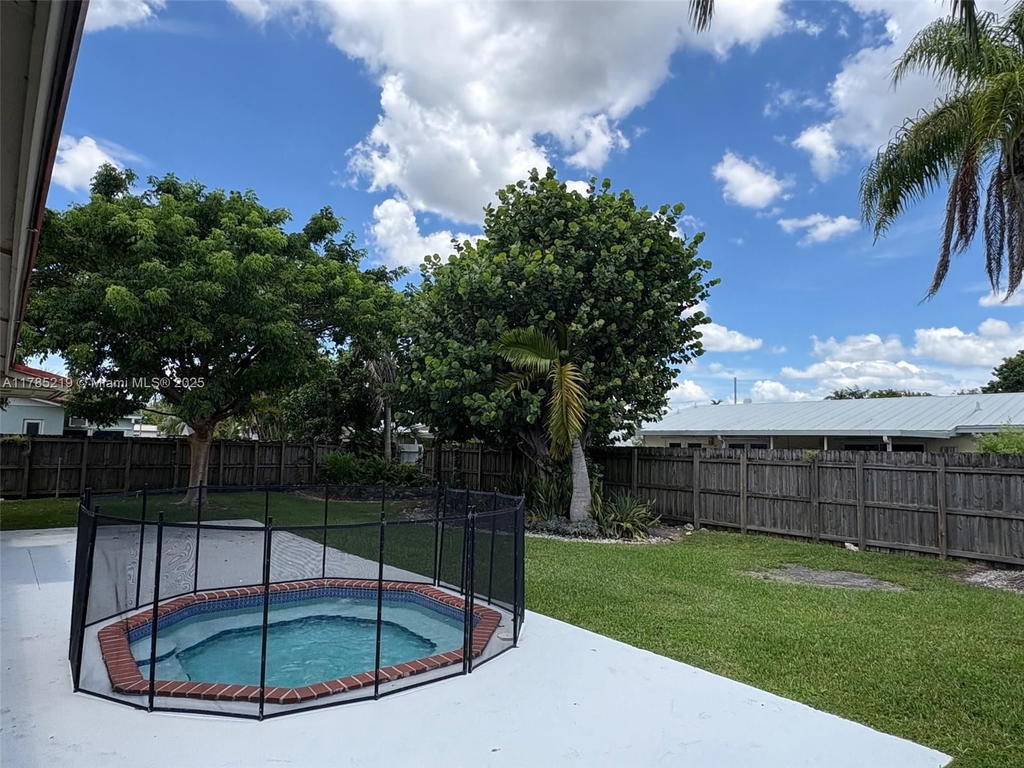 Real estate property located at 12021 119th St, Miami-dade, Devon-aire Estates Sec 5, Miami, FL