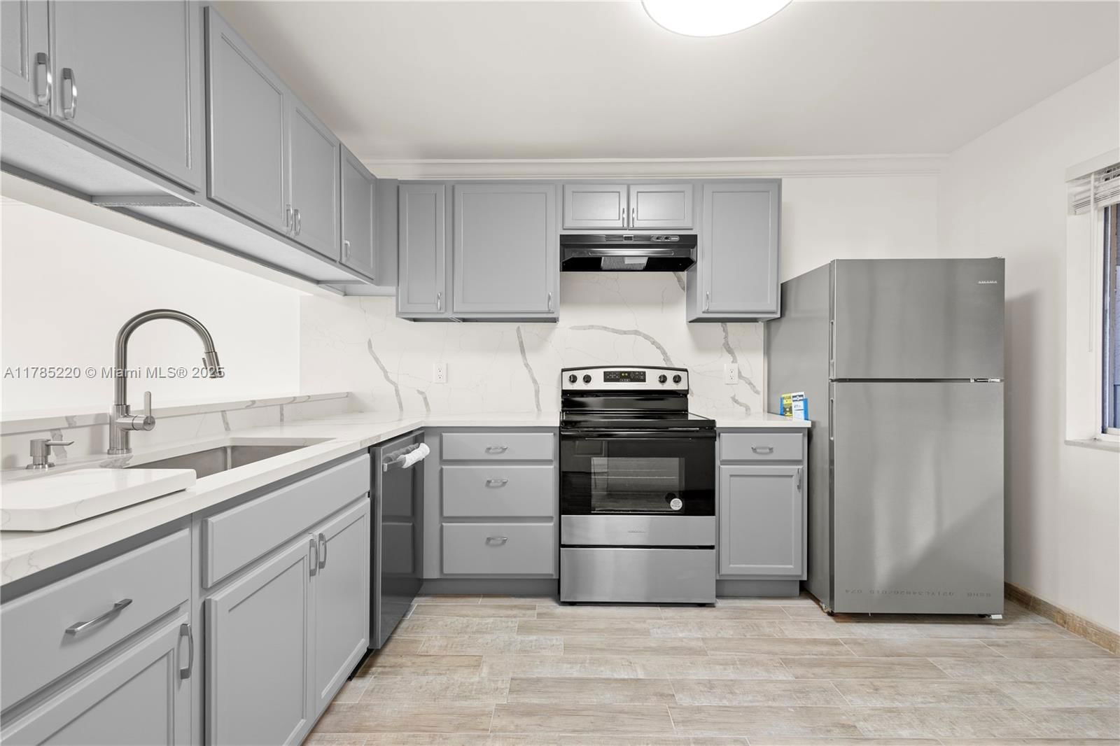 Real estate property located at 8020 Hampton Blvd #304, Broward, Carlisle At Hamptons West, North Lauderdale, FL