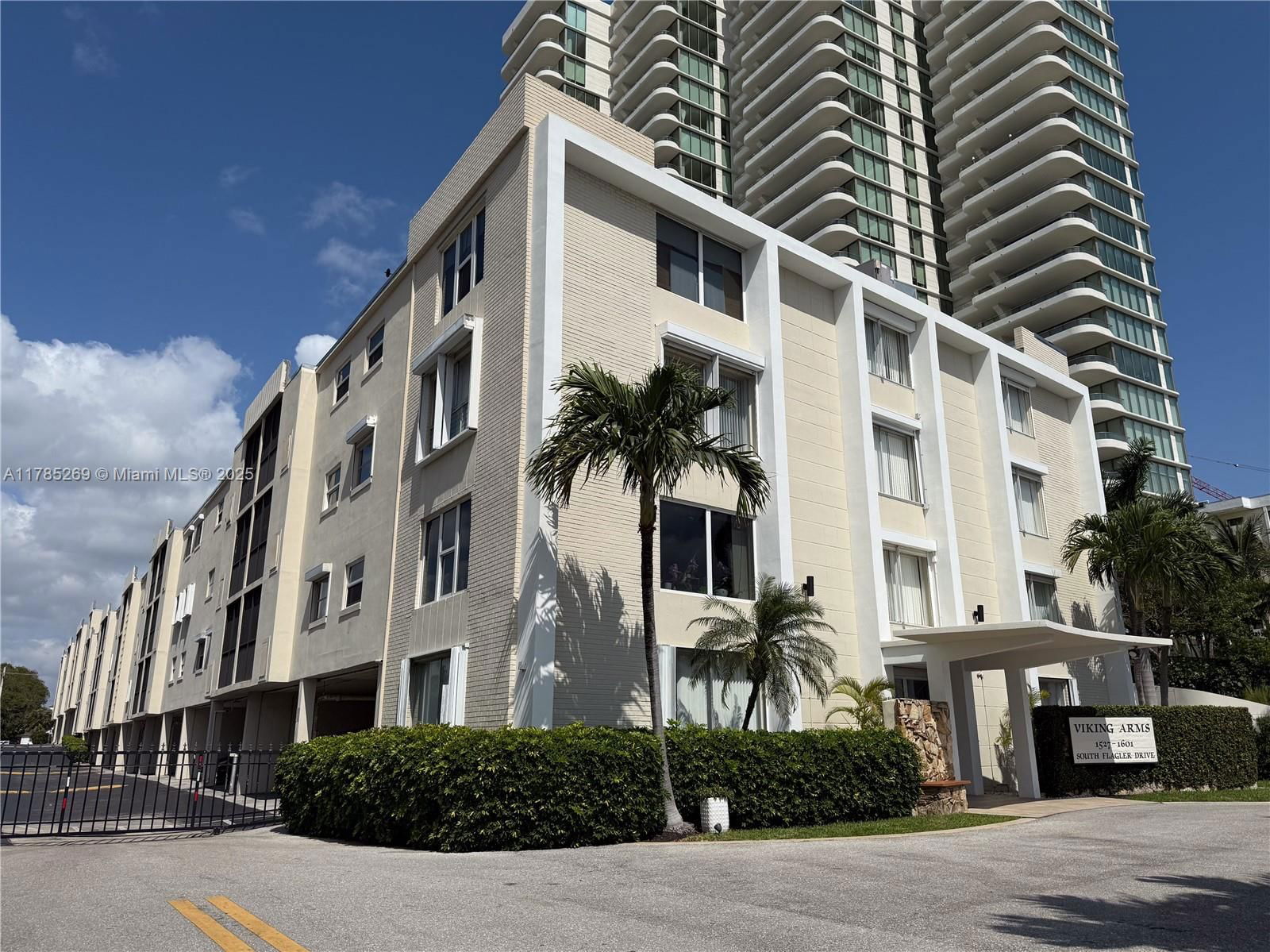 Real estate property located at 1601 Flagler Dr #211O, Palm Beach, Viking Arms Condo, West Palm Beach, FL