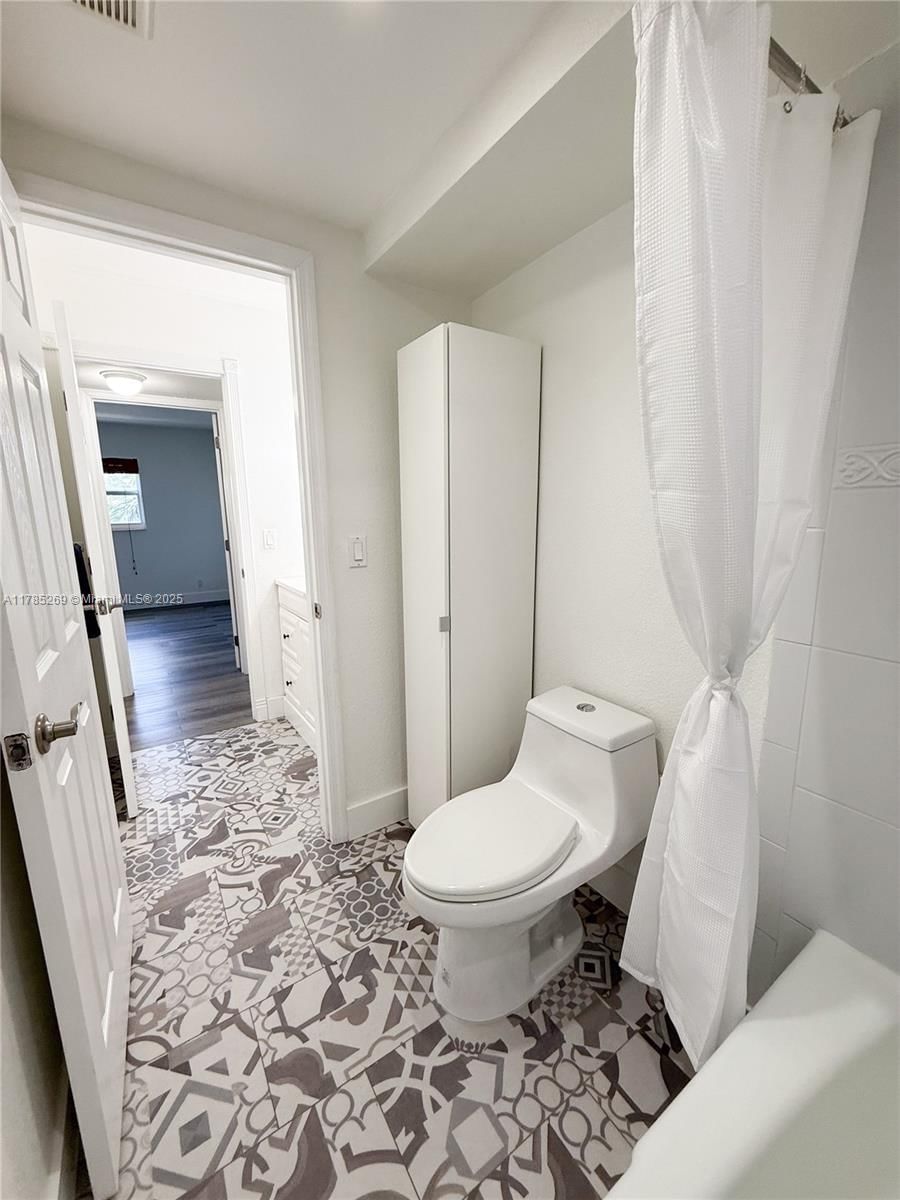 Real estate property located at 1601 Flagler Dr #211O, Palm Beach, Viking Arms Condo, West Palm Beach, FL