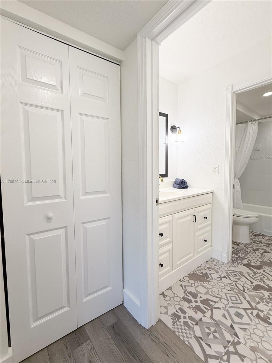 Real estate property located at 1601 Flagler Dr #211O, Palm Beach, Viking Arms Condo, West Palm Beach, FL
