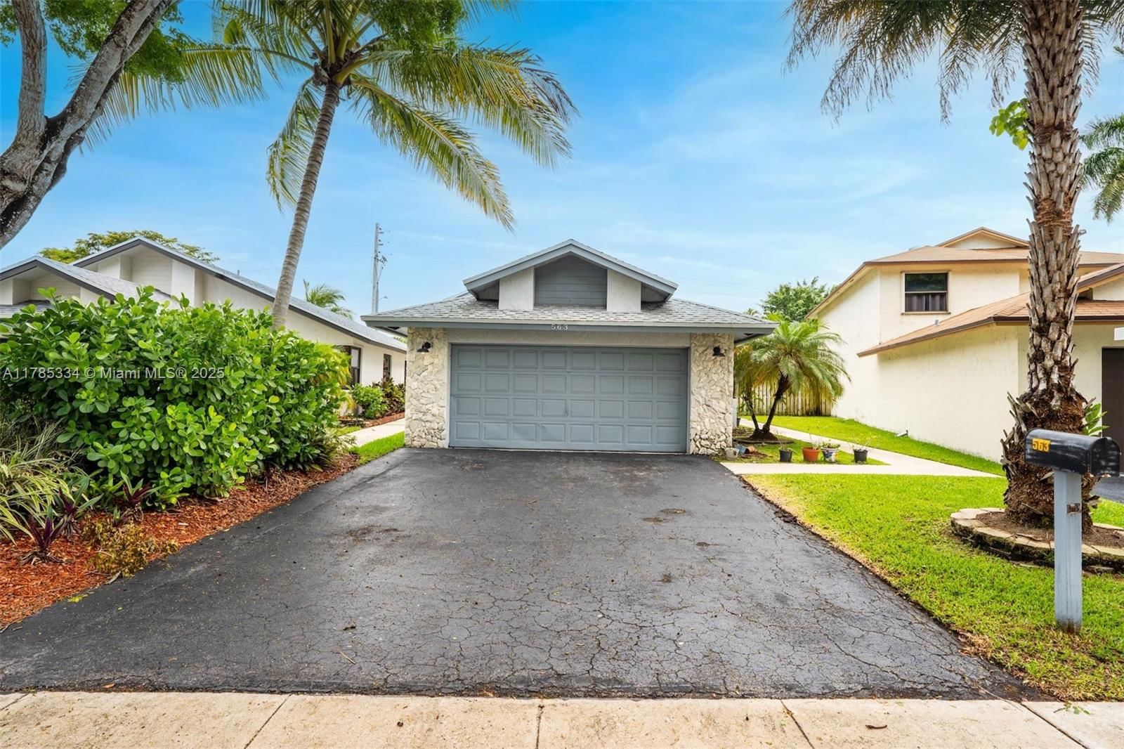 Real estate property located at 563 Lakeside Cir, Broward, New River Estates, Sunrise, FL