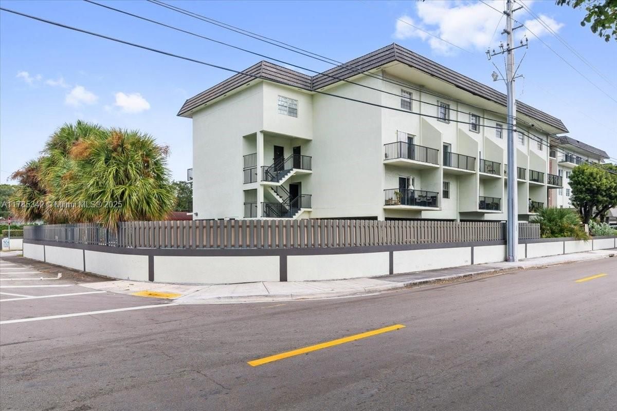 Real estate property located at 5731 37th St #306, Miami-dade, Virginia Gardens Condo, Virginia Gardens, FL