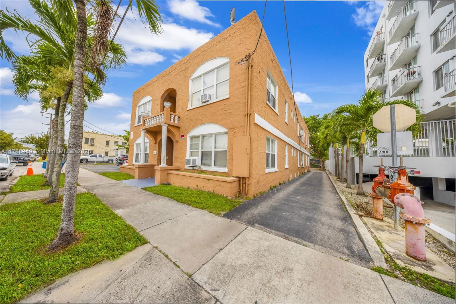 Real estate property located at 1644 4th St, Miami-dade, Miami, FL