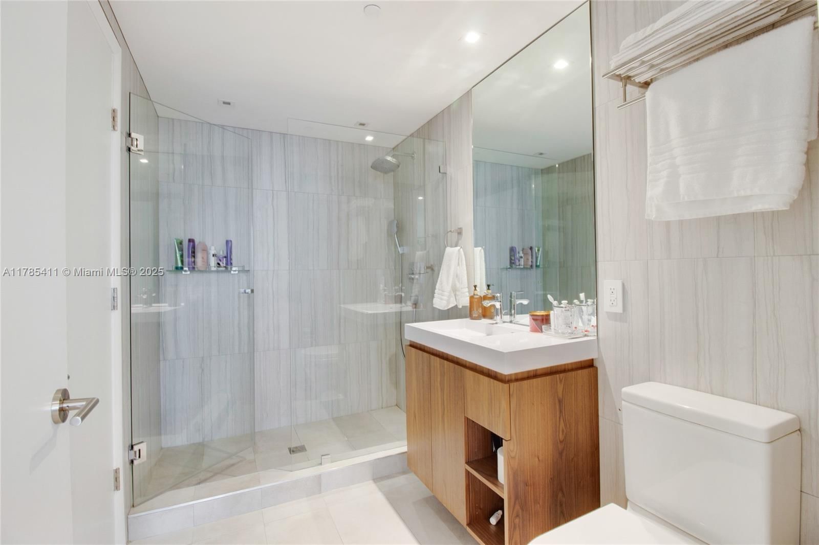 Real estate property located at 495 Brickell Ave #2311, Miami-dade, Icon Brickell No Two Cond, Miami, FL