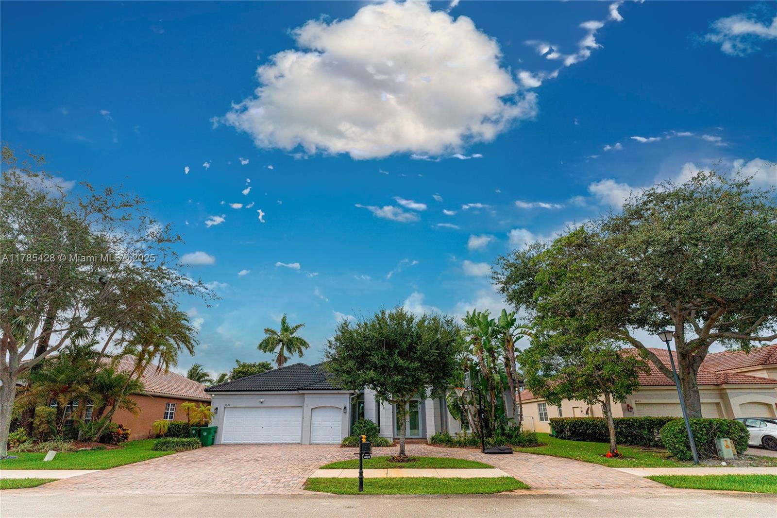 Real estate property located at 4023 Lake Estates Dr, Broward, R0lling Hills Golf & Tenn, Davie, FL