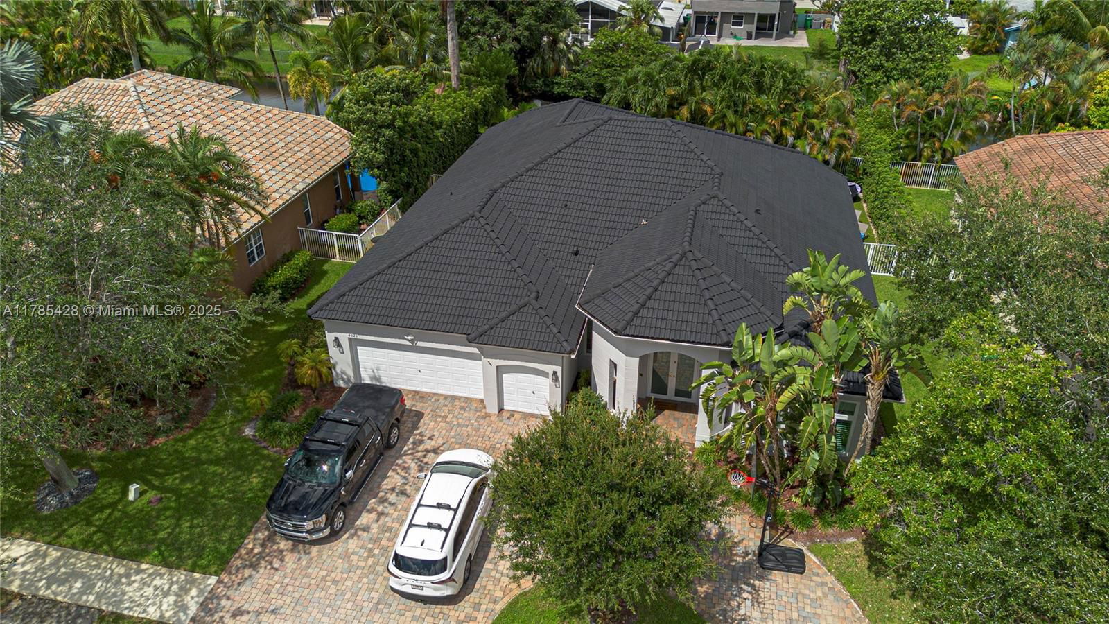 Real estate property located at 4023 Lake Estates Dr, Broward, R0lling Hills Golf & Tenn, Davie, FL