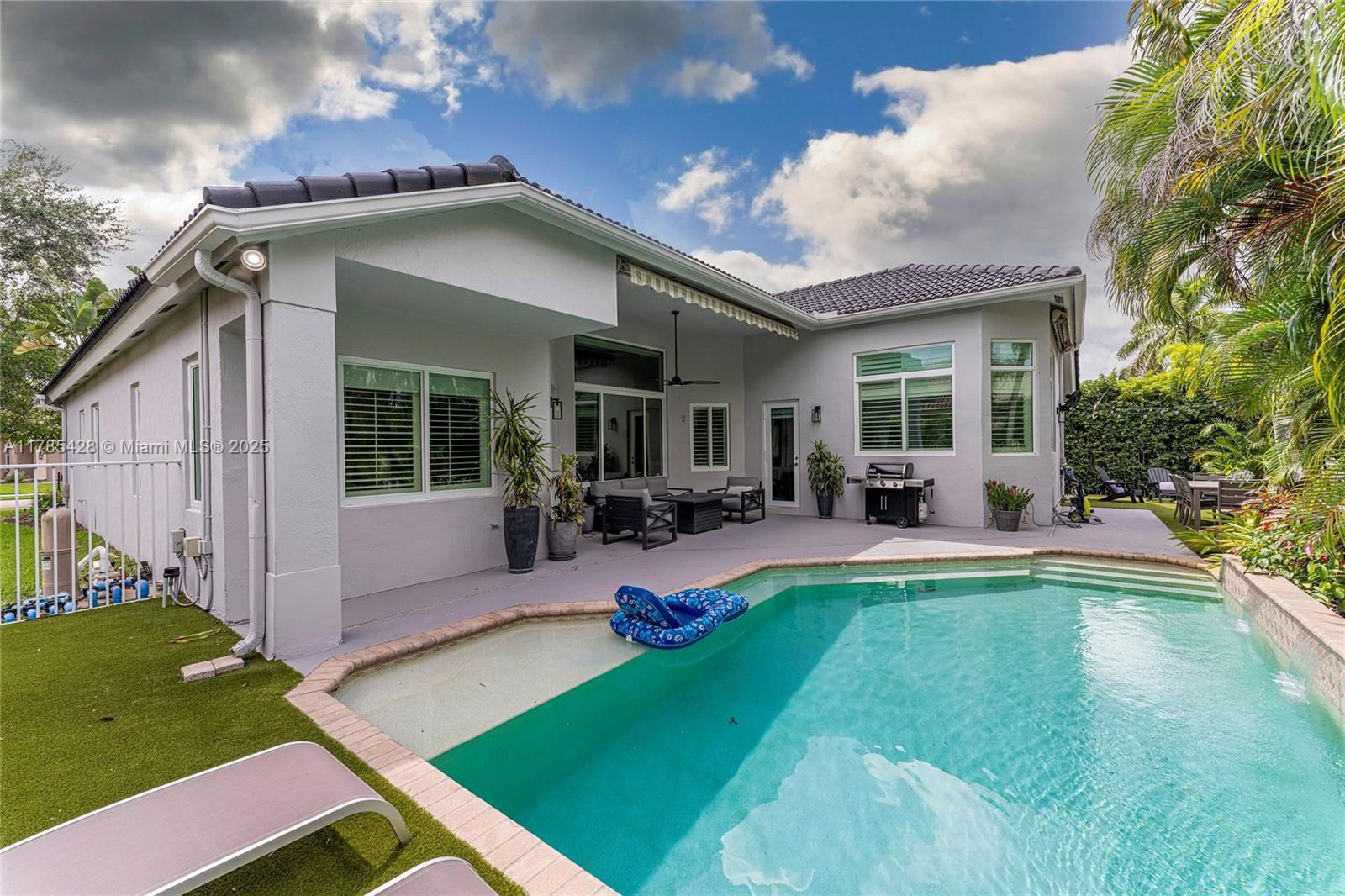 Real estate property located at 4023 Lake Estates Dr, Broward, R0lling Hills Golf & Tenn, Davie, FL
