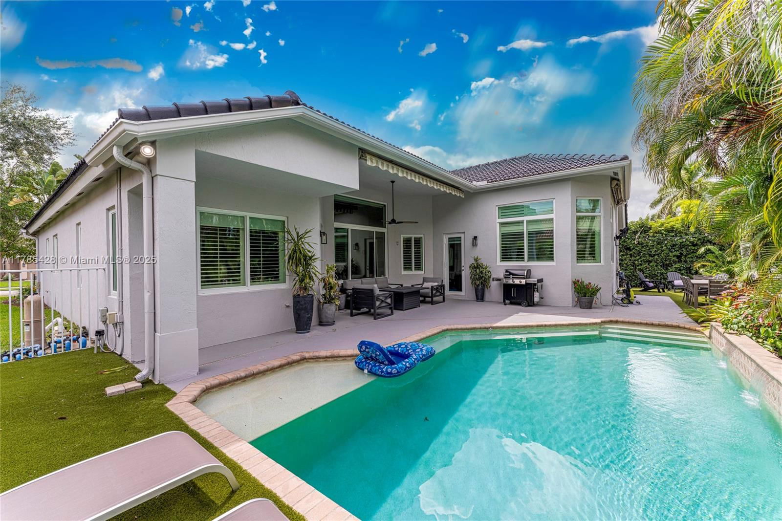 Real estate property located at 4023 Lake Estates Dr, Broward, R0lling Hills Golf & Tenn, Davie, FL