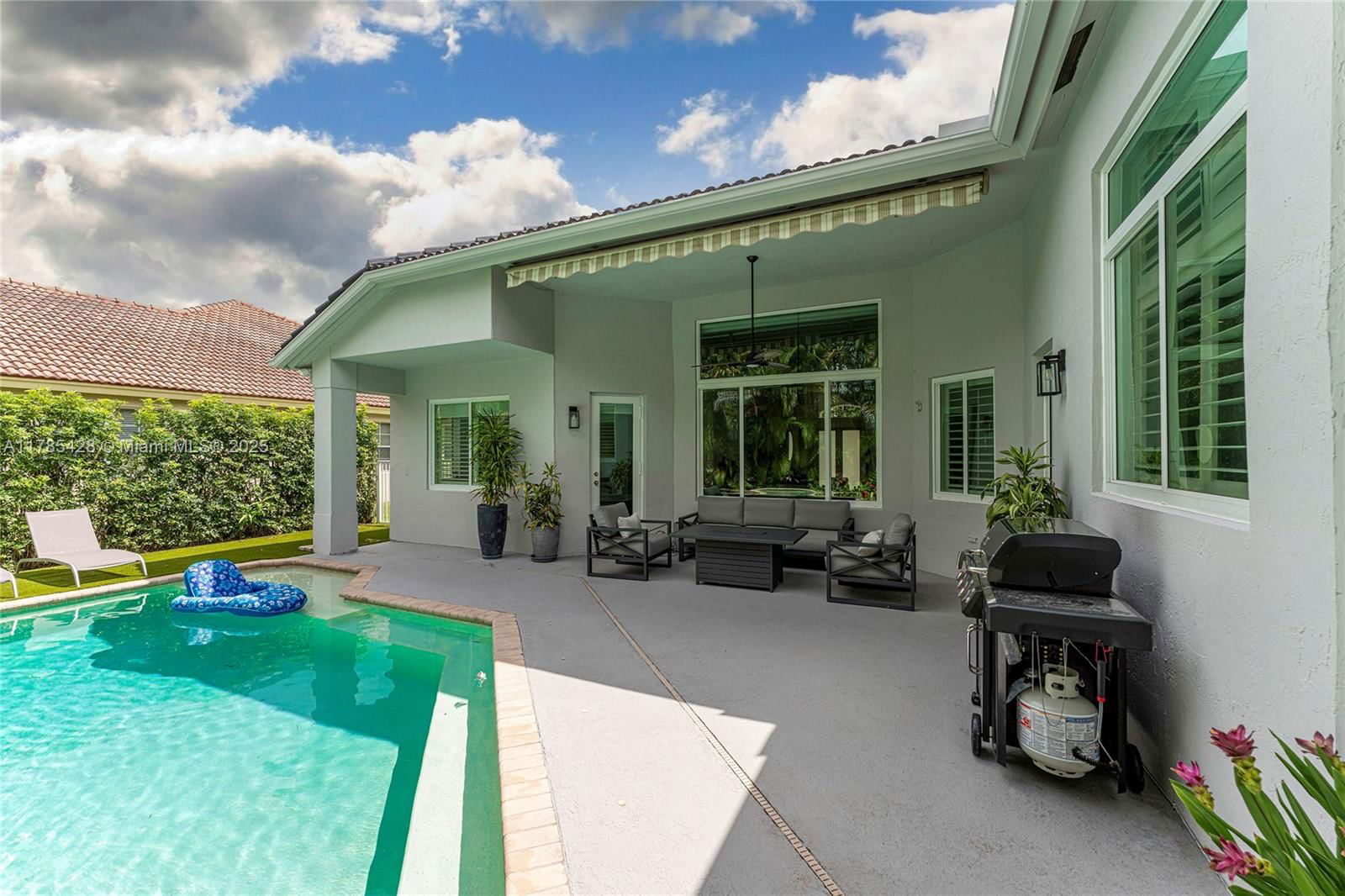 Real estate property located at 4023 Lake Estates Dr, Broward, R0lling Hills Golf & Tenn, Davie, FL
